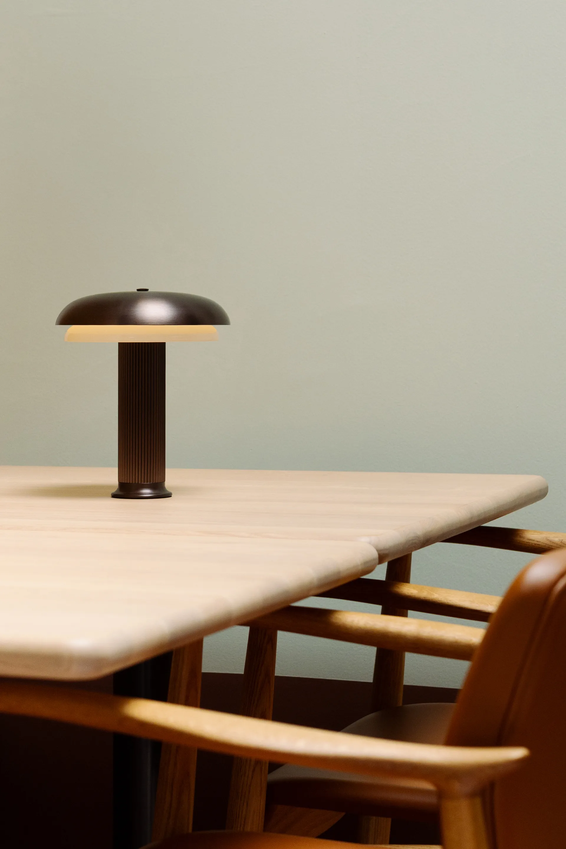 Noote επιτραπέζιο φωτιστικό φορητό, Μπρονζέ LYFA