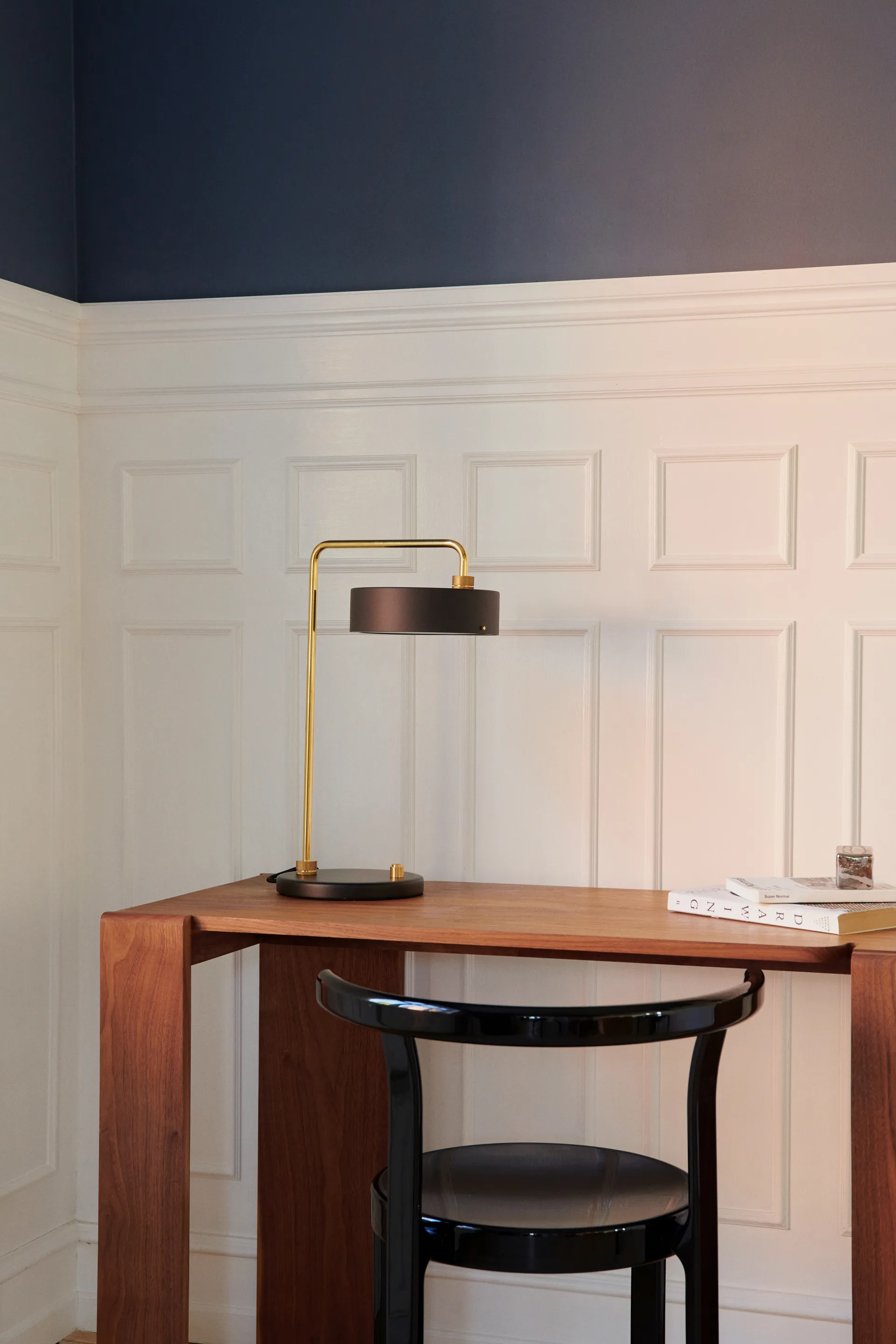 Επιτραπέζιο φωτιστικό Petite Machine, Deep black Made By Hand