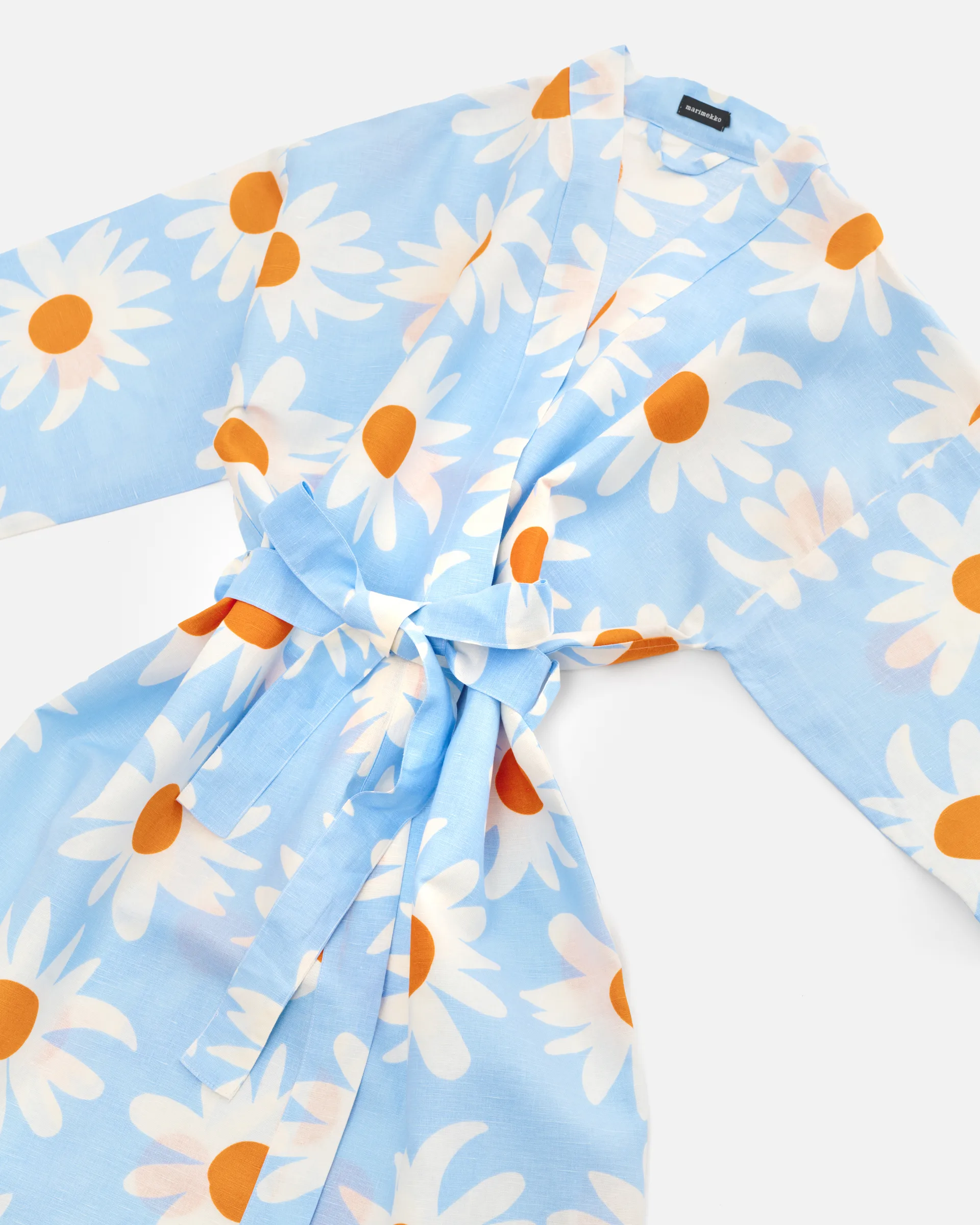 Rakastaa ei rakasta μπουρνούζι, Orange-Off-white-light blue Marimekko