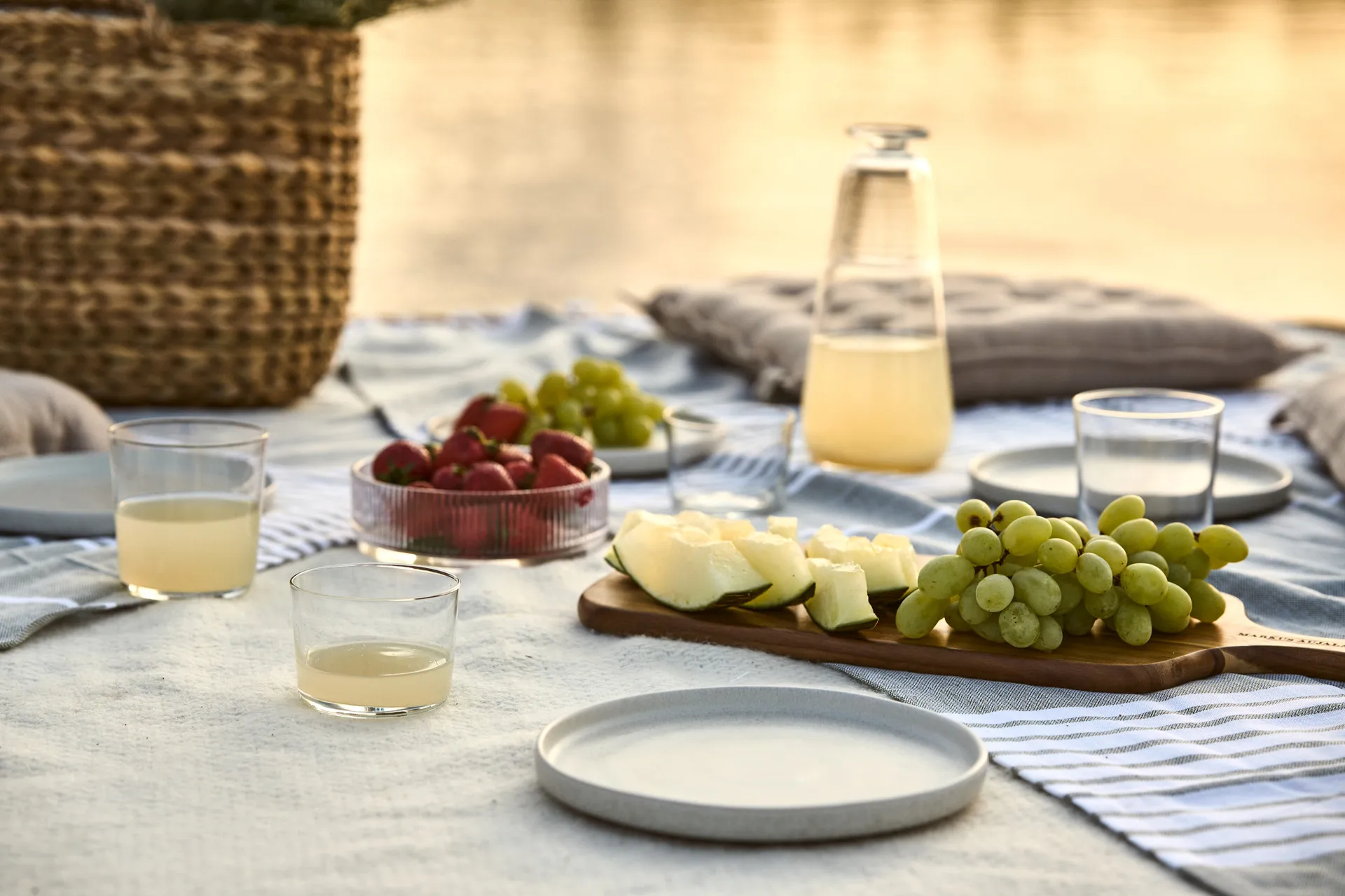 Markus μικρός δίσκος σερβιρίσματος 20x48 cm, Ακακία Markus Aujalay