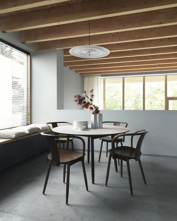 Icha καρέκλα, Καπλαμαρισμένη οξιά σε απόχρωση καρυδιάς Massproductions