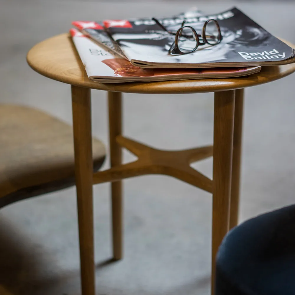 Crest τραπεζάκι πλευρικό, Δρυς λευκή διάφανη λάκα Mavis