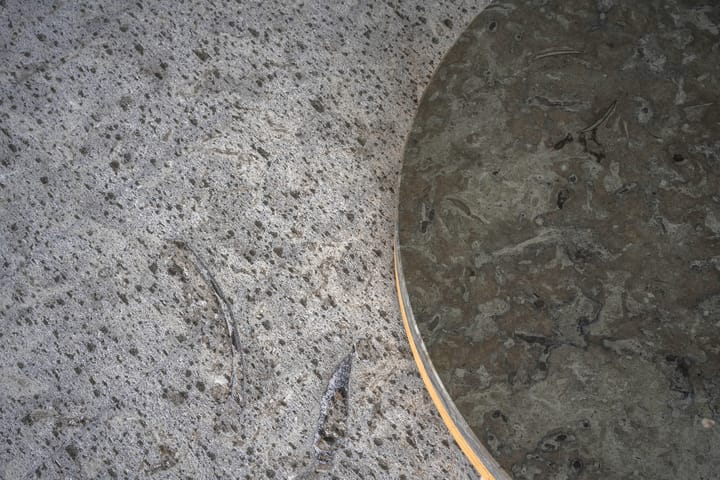 Dondo τραπεζάκι σαλονιού λευκά επιχρισμένη δρυς Ø80 cm, Επεξεργασμένος ασβεστόλιθος Mavis