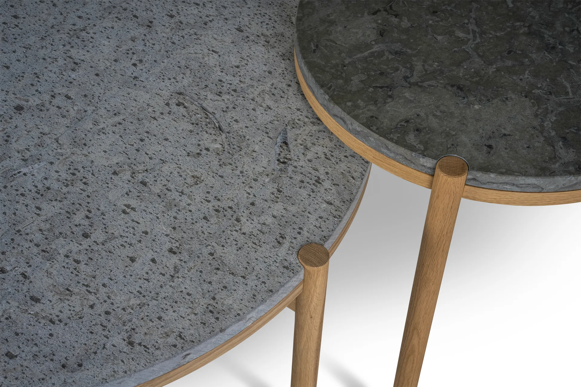 Dondo τραπεζάκι σαλονιού λευκά επιχρισμένη δρυς Ø80 cm, Επεξεργασμένος ασβεστόλιθος Mavis