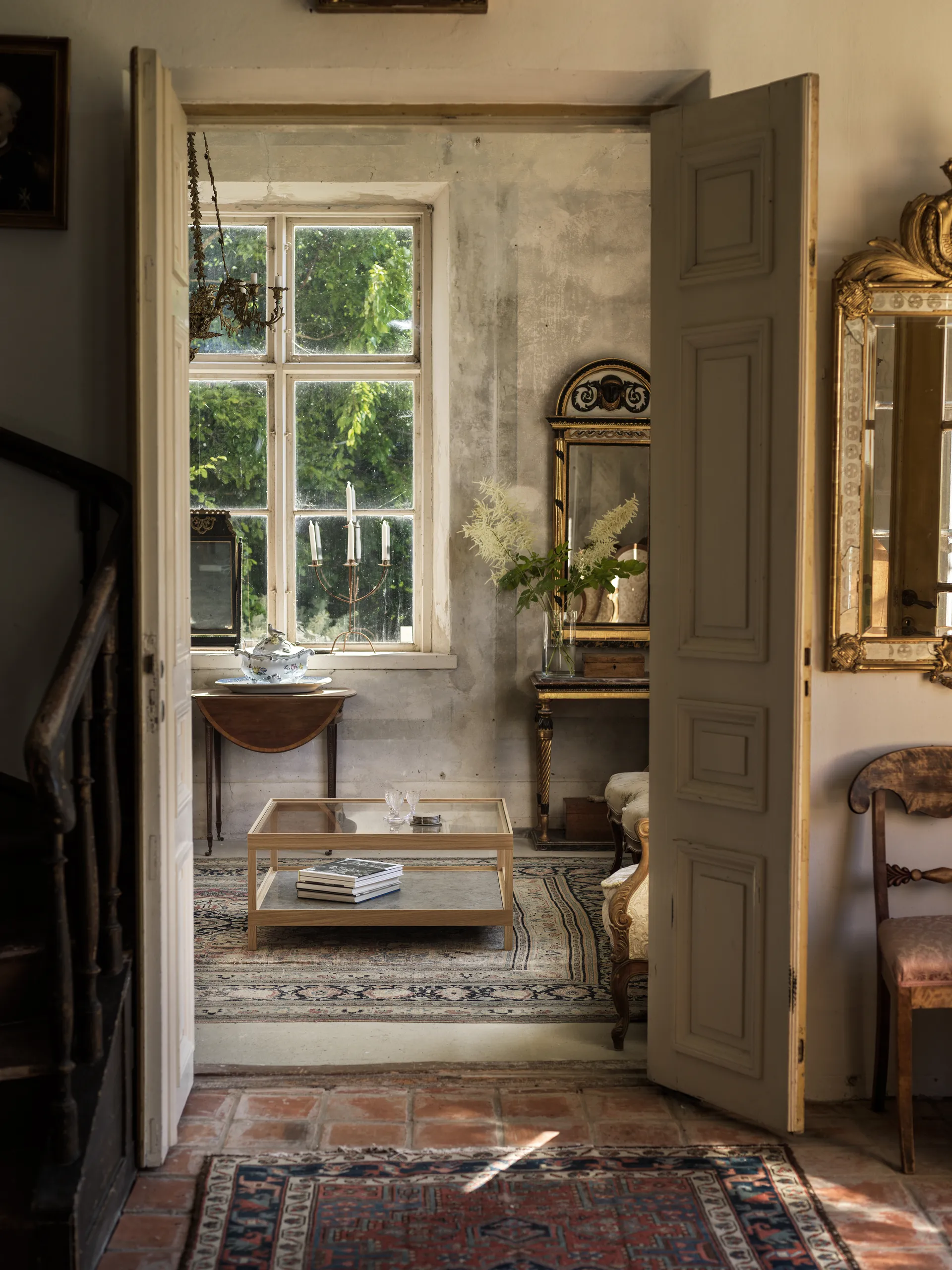 Ima τραπεζάκι σαλονιού 90x90 cm, Δρυς λευκή ματ λάκα – ασβεστόλιθος Mavis