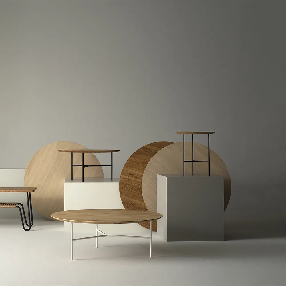 Tribeca τραπεζάκι σαλονιού, Δρυς ρουστίκ σαπωνοποιημένη, μαύρα πόδια, ø110 εκ. Mavis