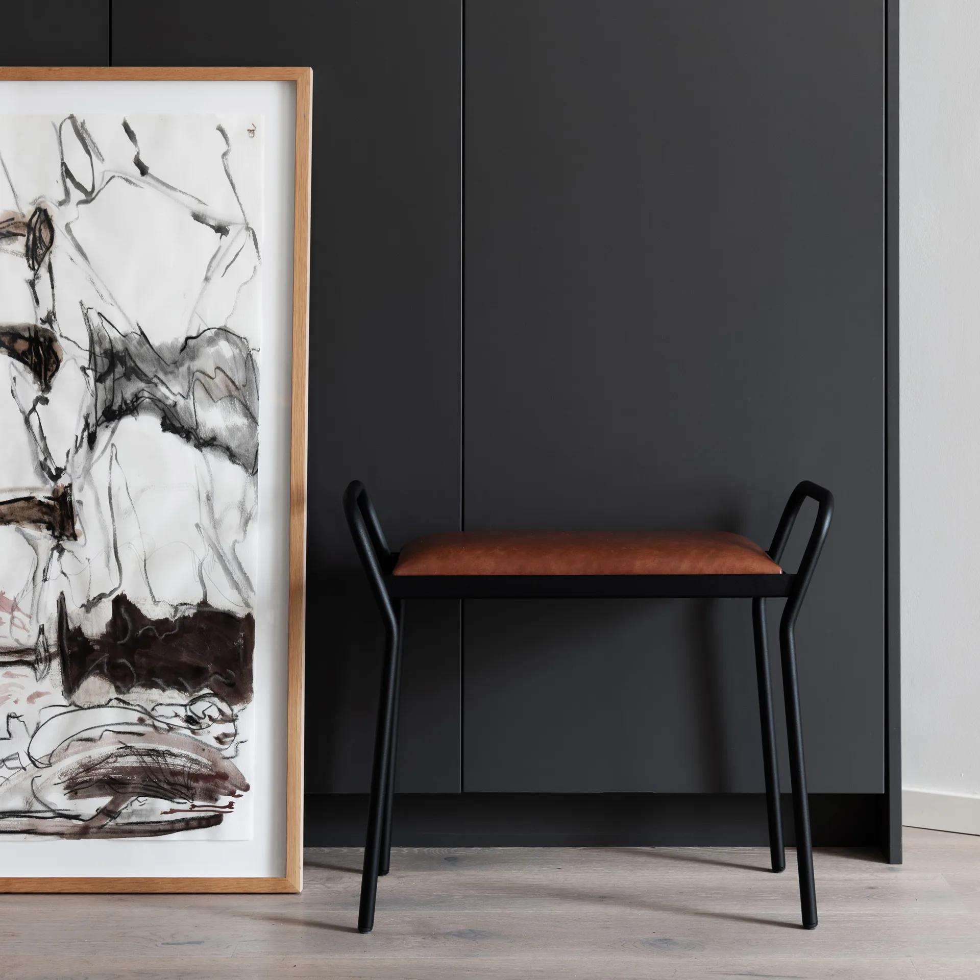 Anyone σκαμπό, Μαύρο-ρετρό κονιάκ Maze