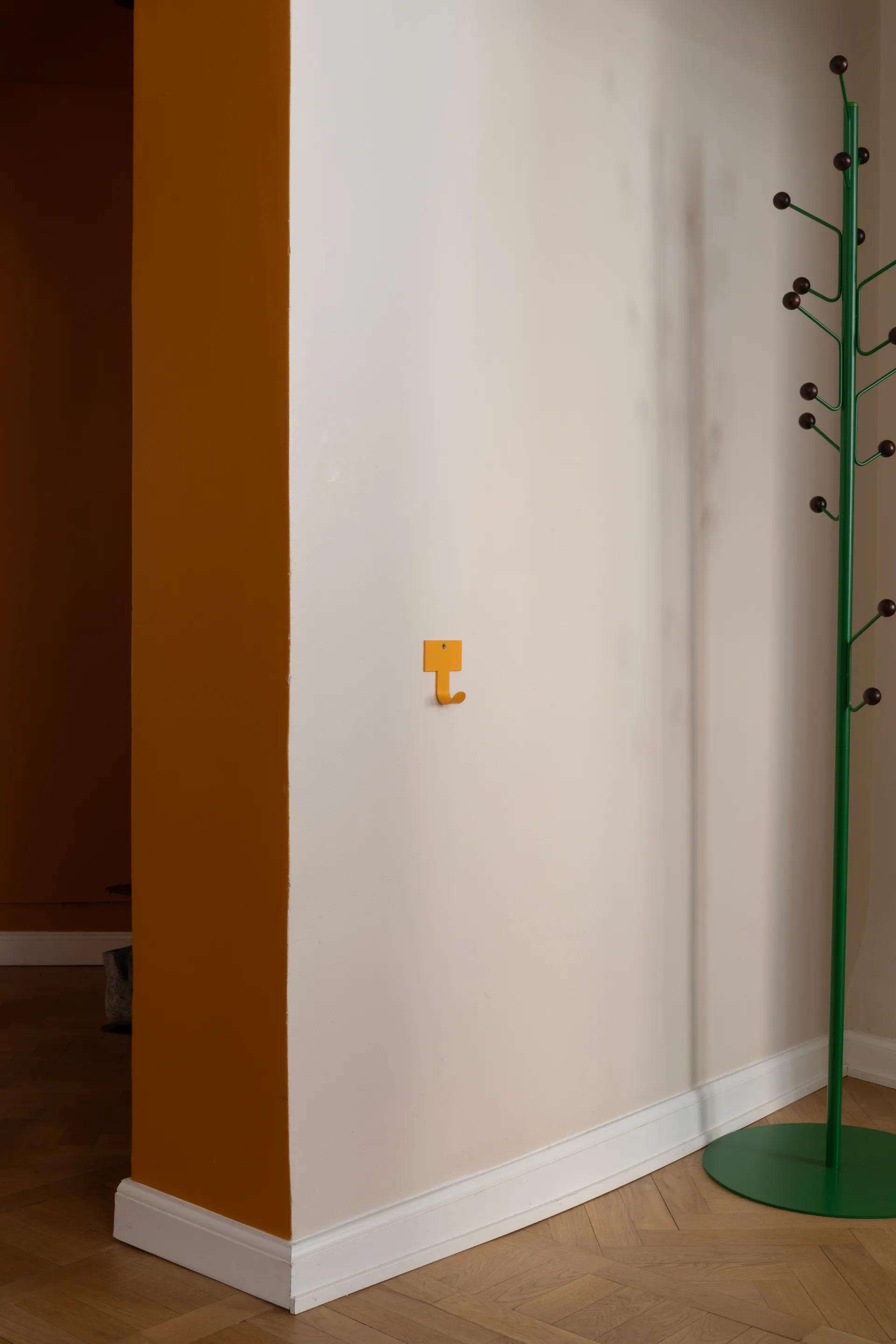 Κρεμάστρα ρούχων δαπέδου Bill, Πράσινο-σκούρο καφέ Maze