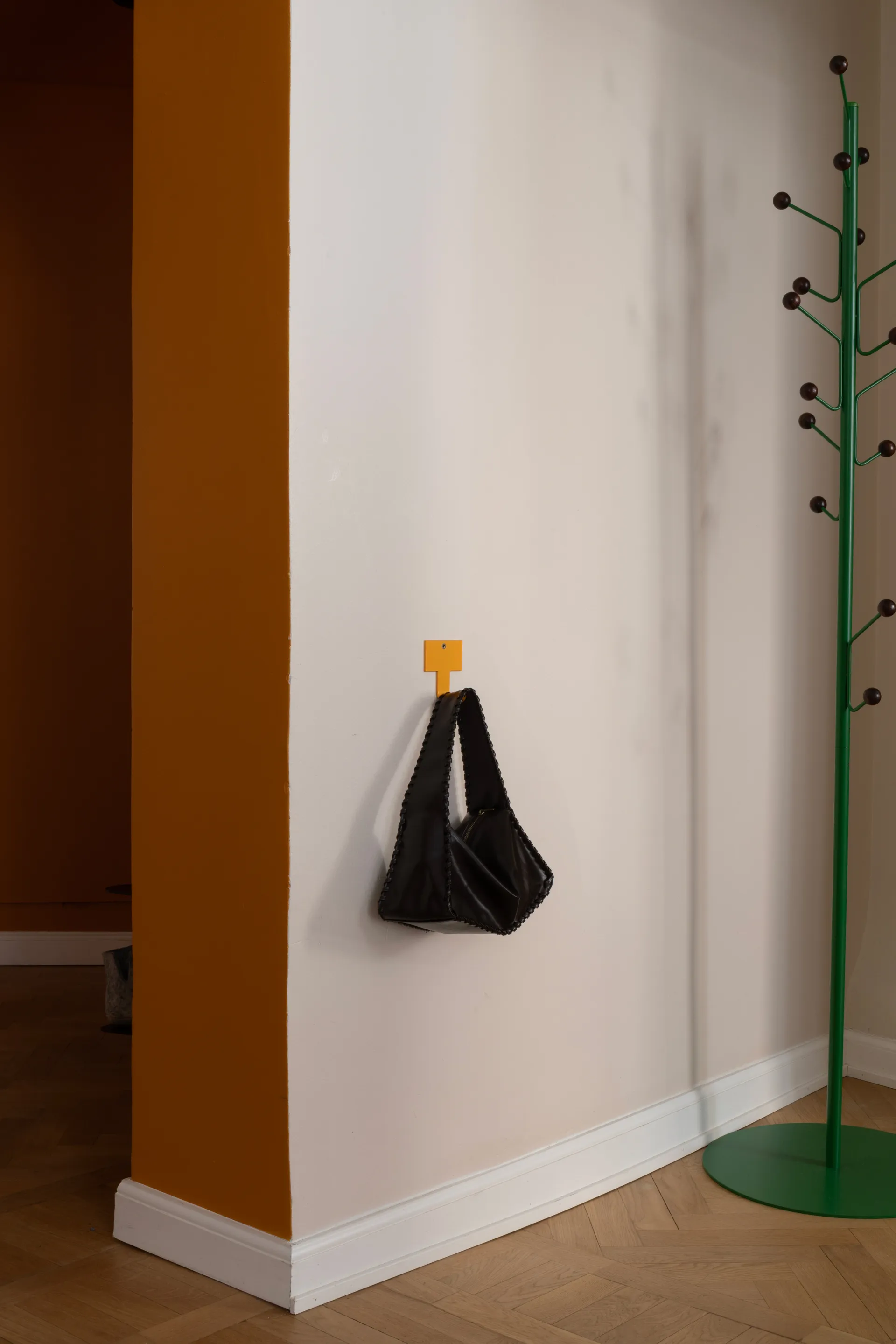 Κρεμάστρα ρούχων δαπέδου Bill, Πράσινο-σκούρο καφέ Maze