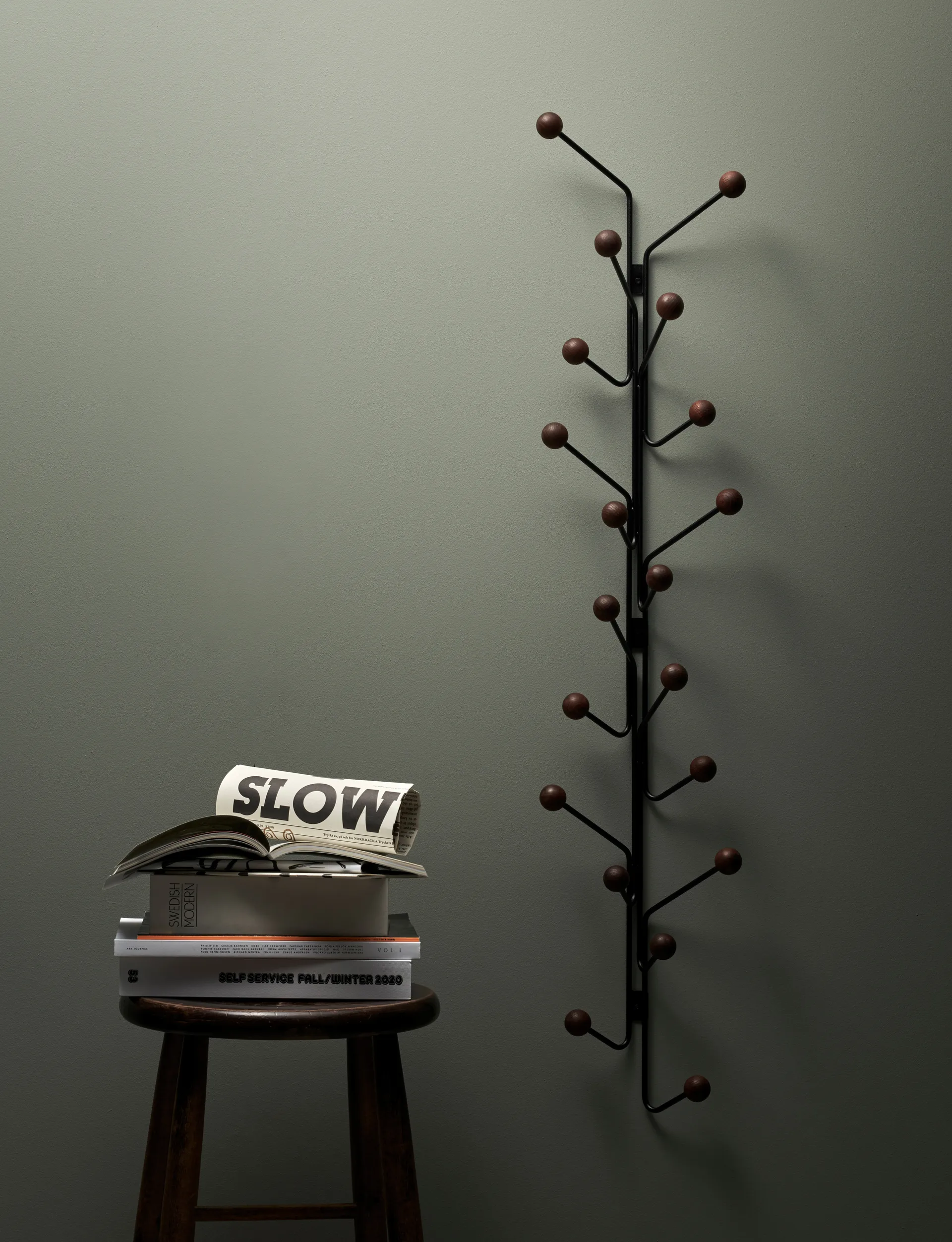 Bill Vertical κρεμάστρα, Μαύρο-σκούρο καφέ Maze