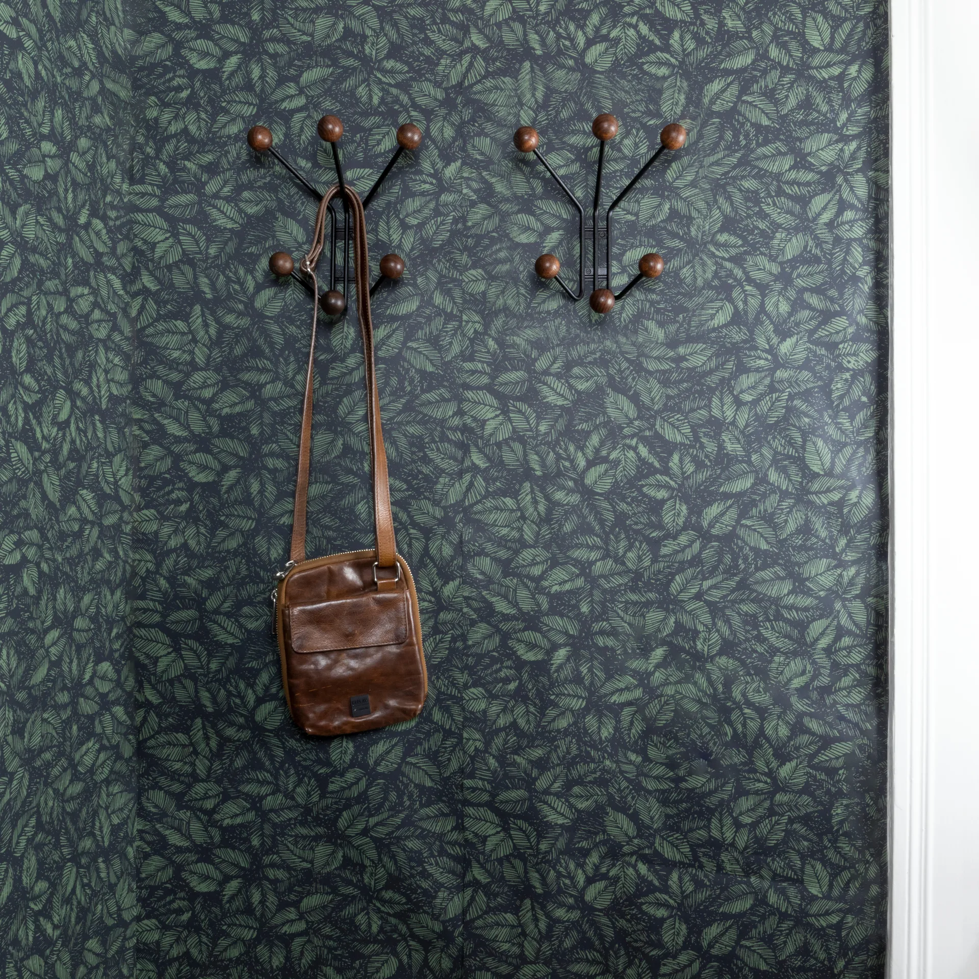 Bill XS κρεμάστρα, μαύρο-σκούρο καφέ Maze