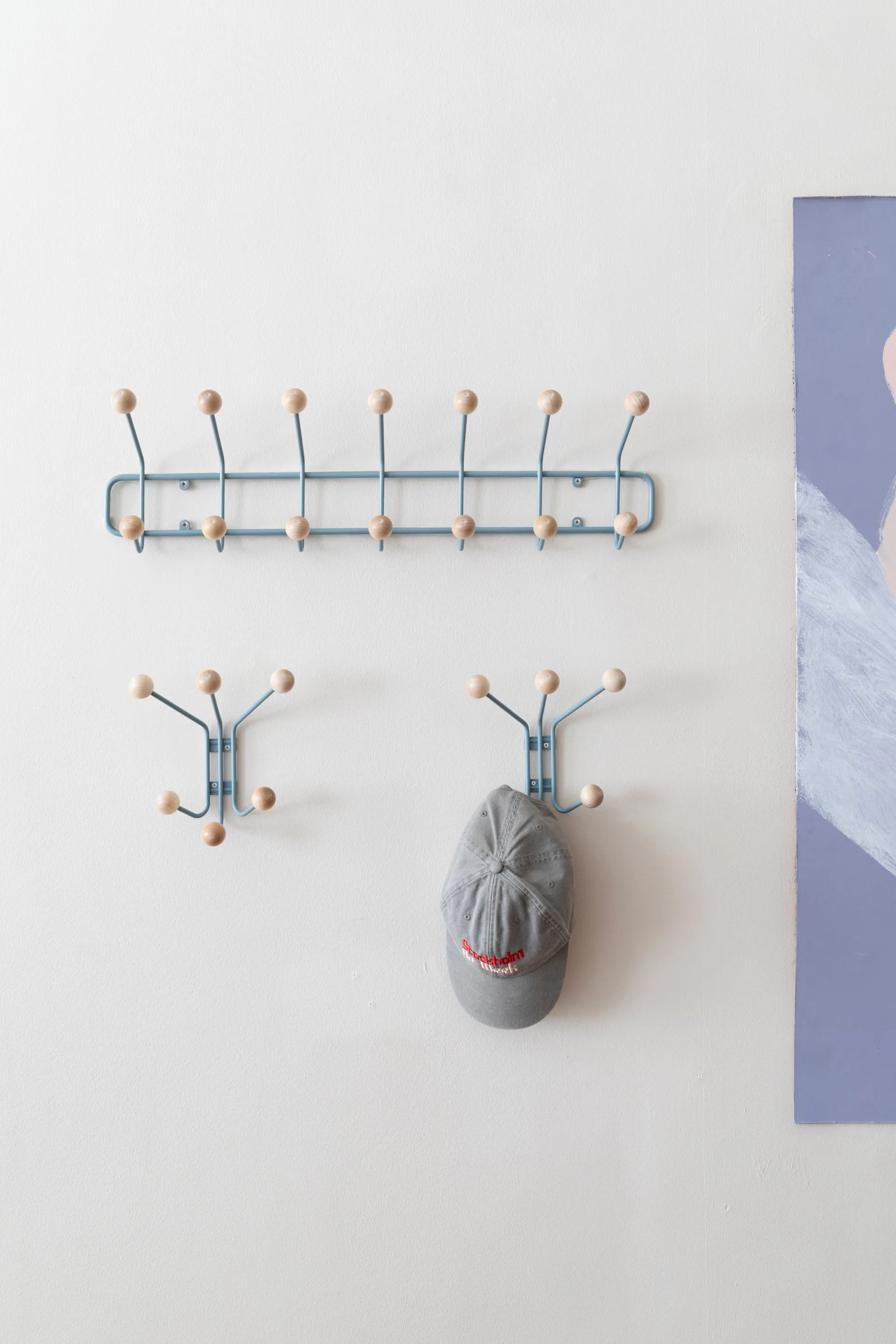 Bill XS κρεμάστρα, Pigeon blue Maze