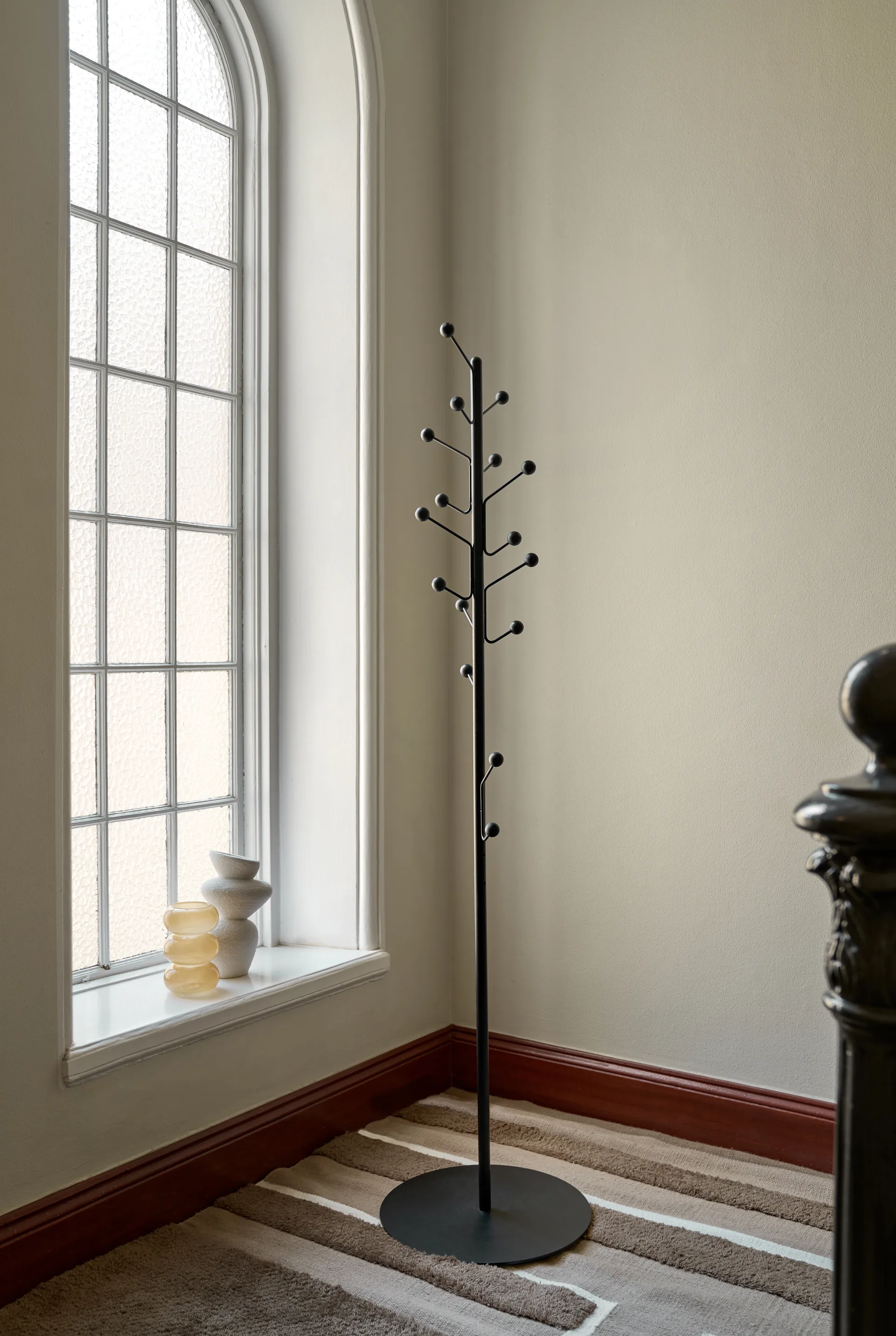 Κρεμάστρα ρούχων δαπέδου Bill, Μαύρο Maze