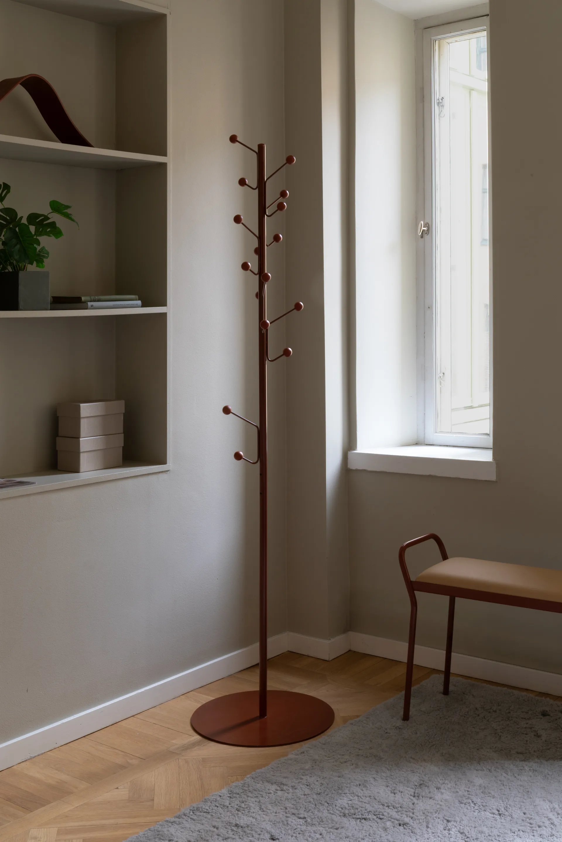 Κρεμάστρα ρούχων δαπέδου Bill, Κανέλα Maze