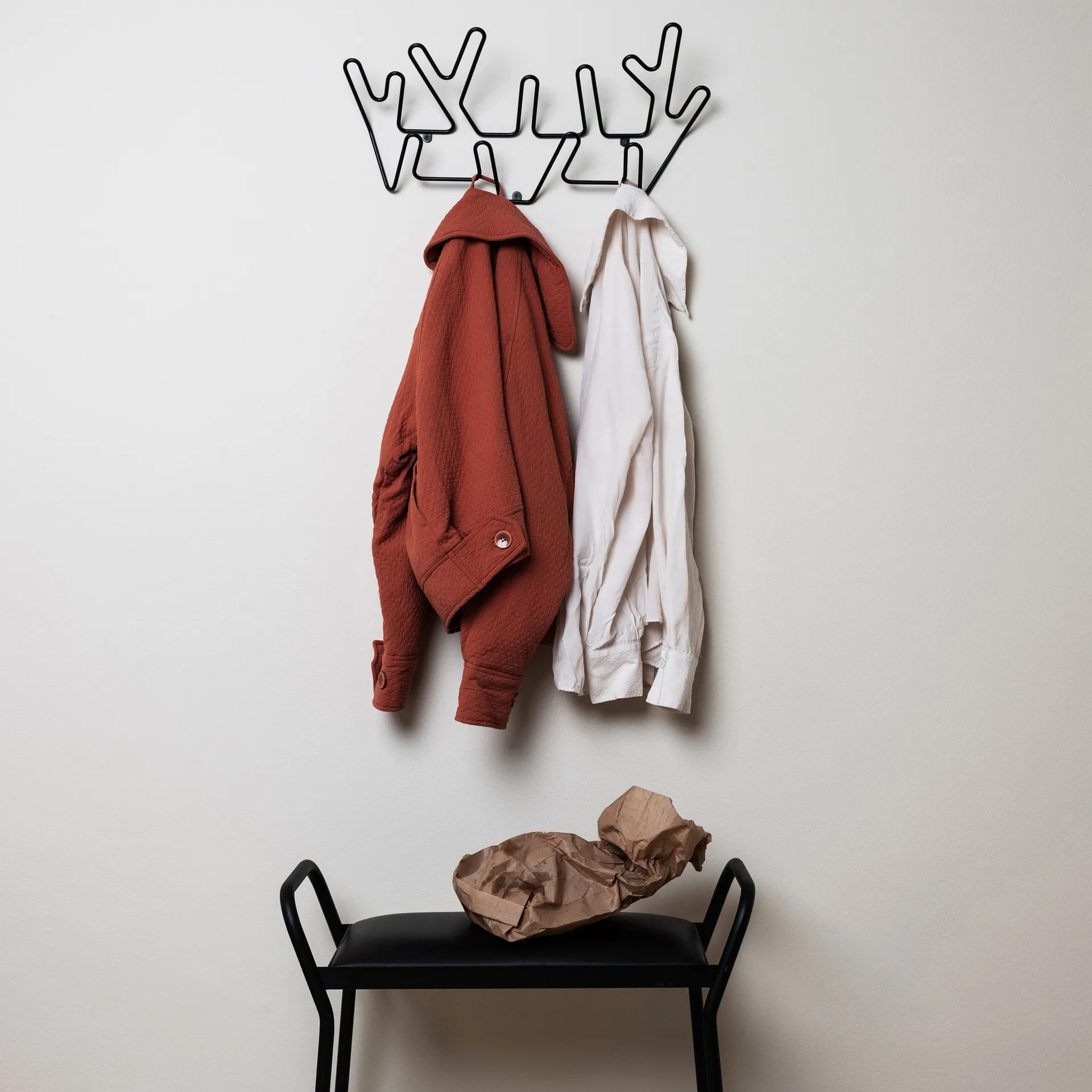 Crown κρεμάστρα, μαύρο Maze