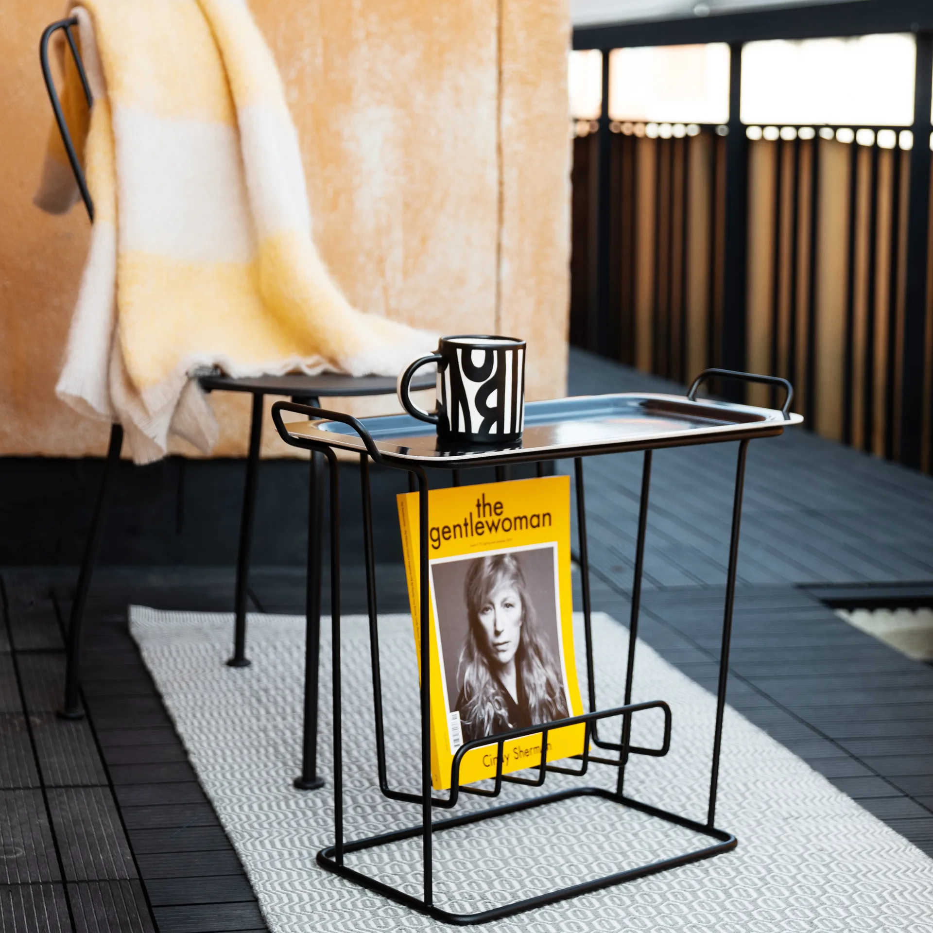 Minnie Mae Paper τραπέζι δίσκος, μαύρο Maze