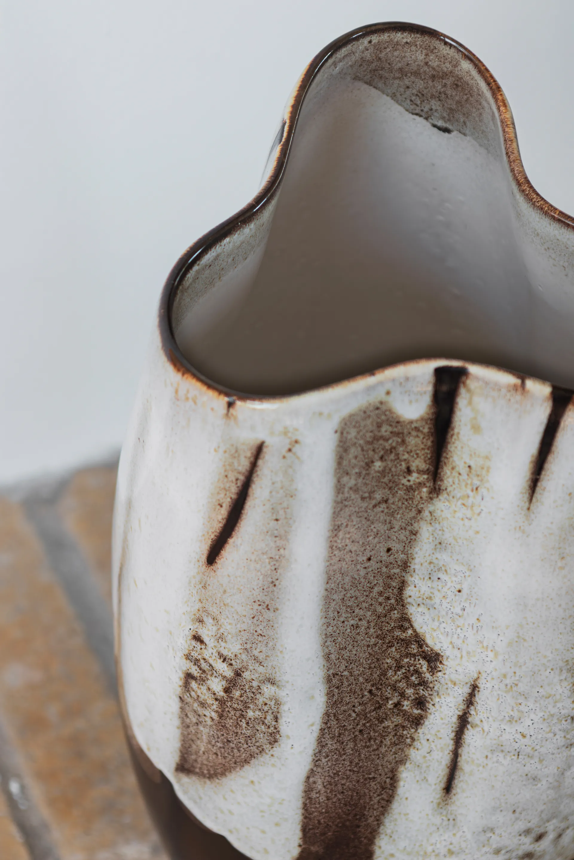 By Hand βάζο large 38,5 cm, Εκρού Mette Ditmer