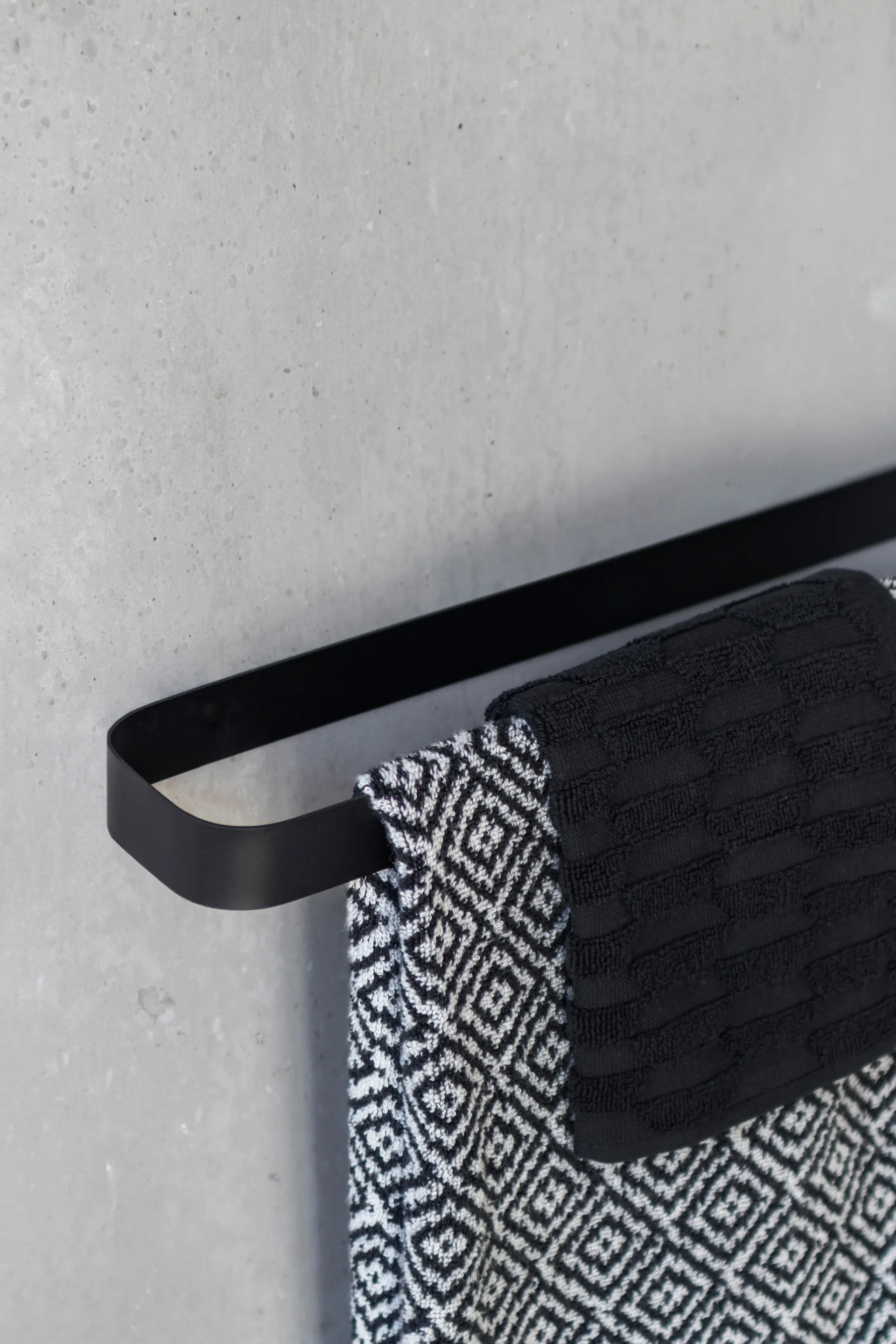 Κρεμάστρα πετσέτας Carry 52 εκ, Black Mette Ditmer