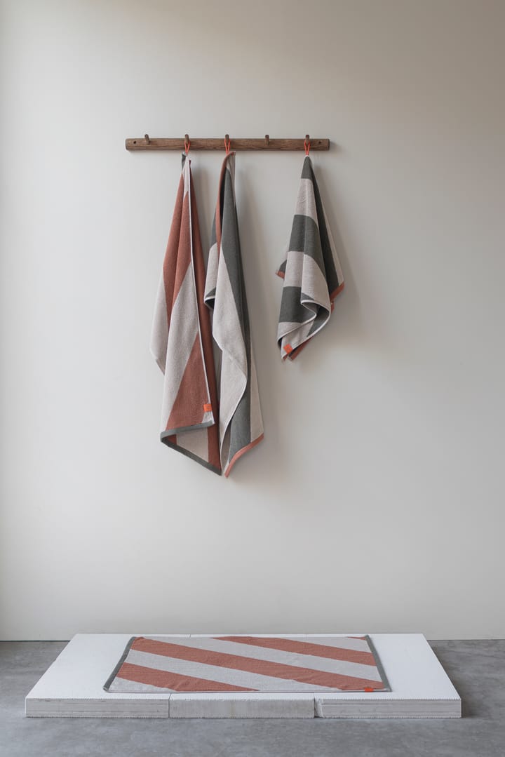Diagonal πετσέτα επισκεπτών 40x55 cm 2-pack, Dark olive Mette Ditmer