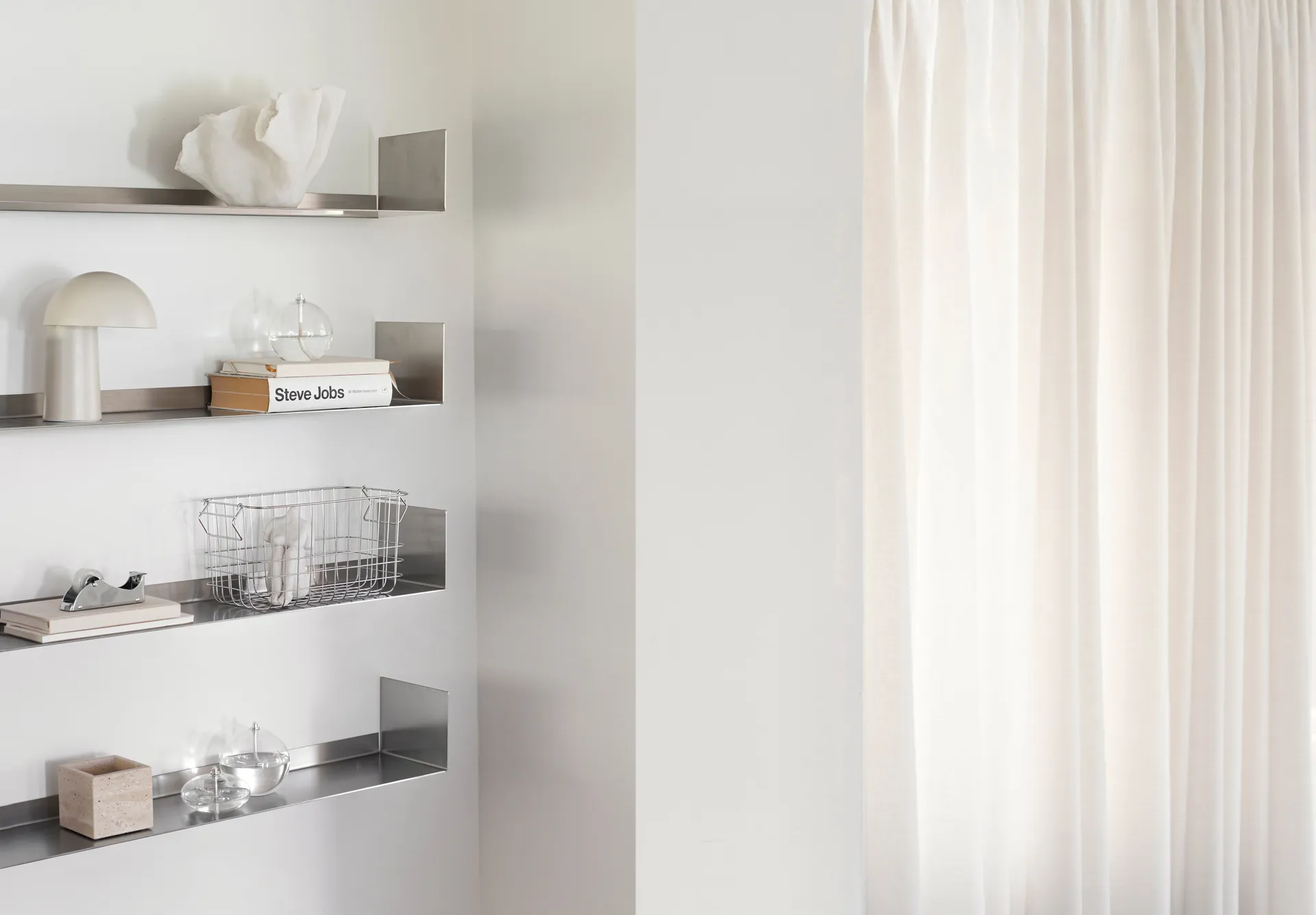 Float ράφι τοίχου 80,5 cm, Χάλυβας Mette Ditmer