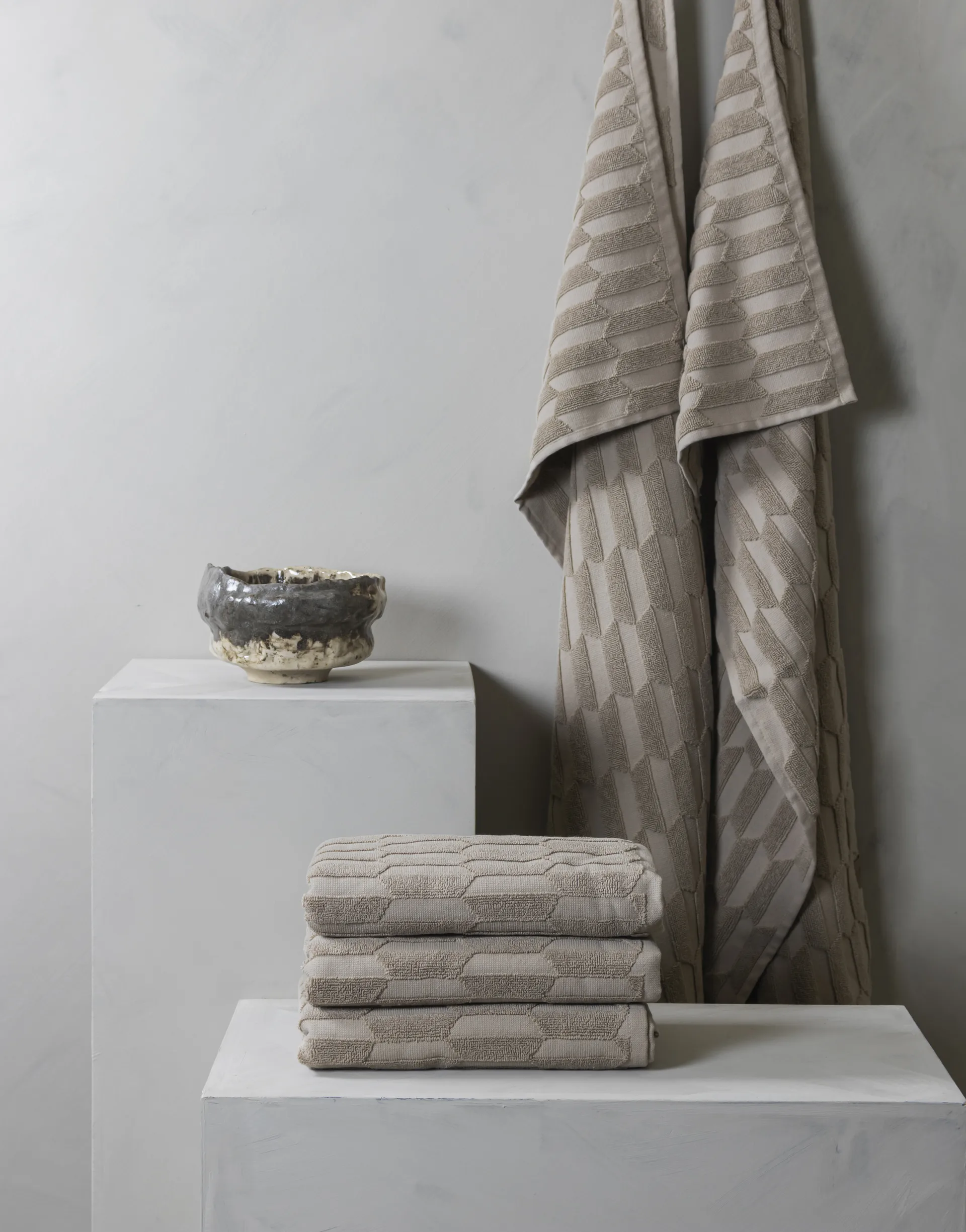 Geo πετσέτα μπάνιου 70x133 cm, Άμμος Mette Ditmer