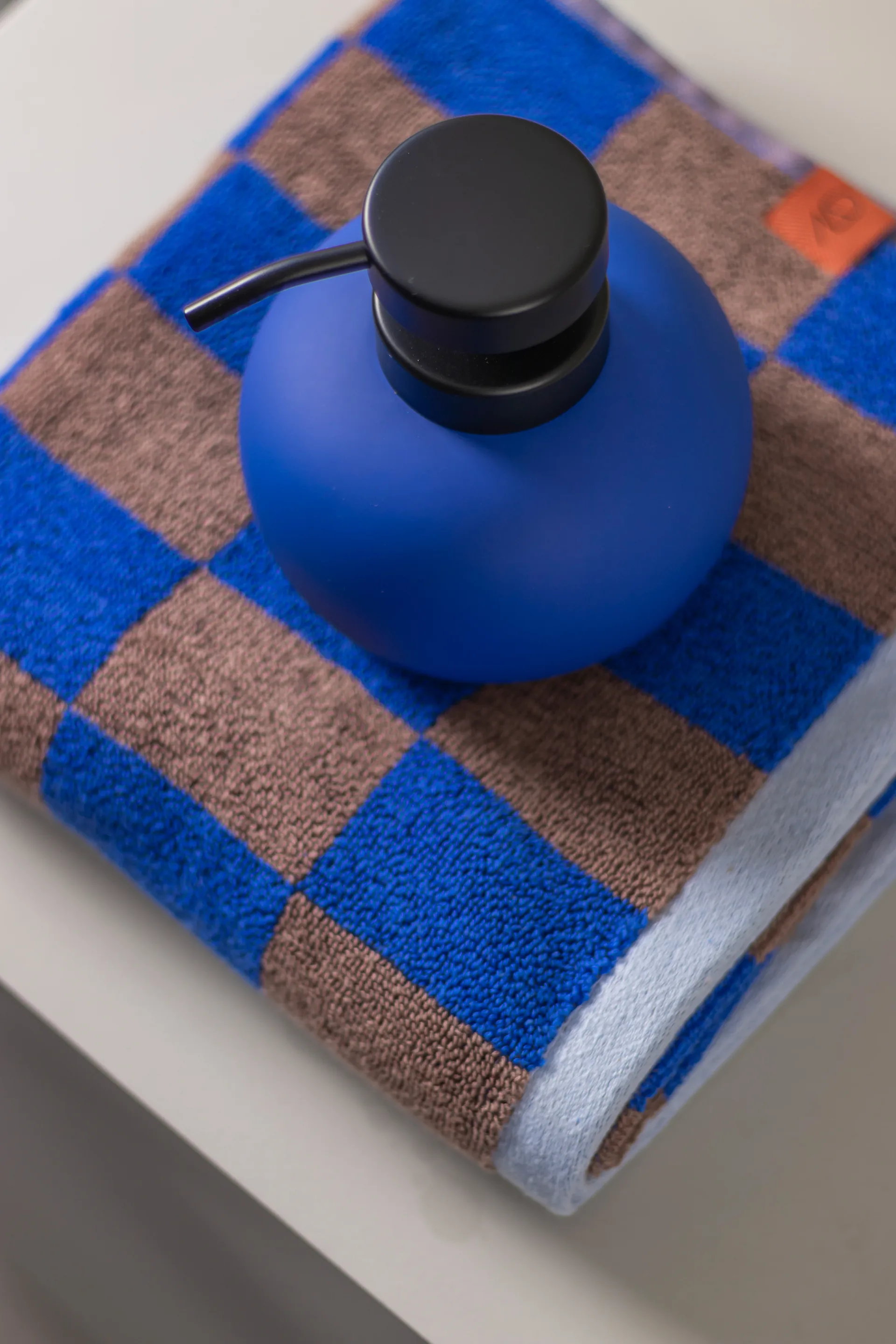 Lotus διανεμητής σαπουνιού, Cobalt Mette Ditmer