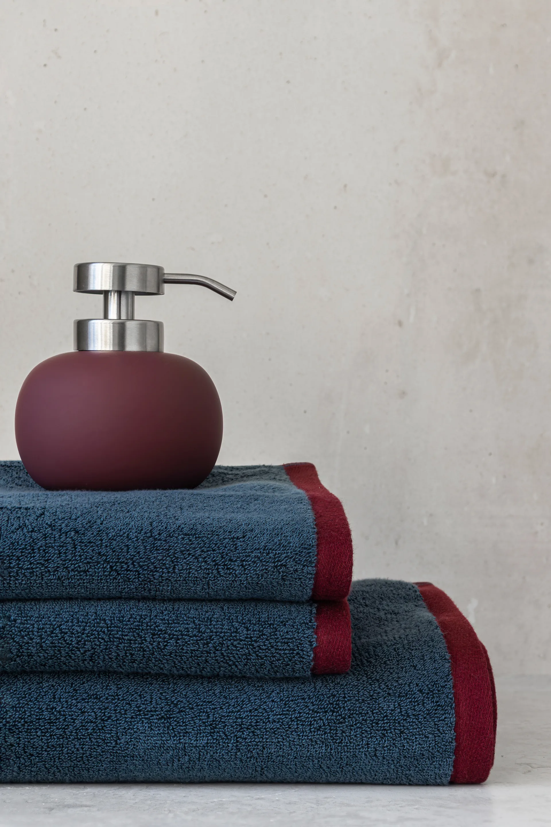 Lotus play χαμηλή αντλία σαπουνιού, συμπεριλαμβανομένων 2 κεφαλών αντλίας, Κρασί Mette Ditmer