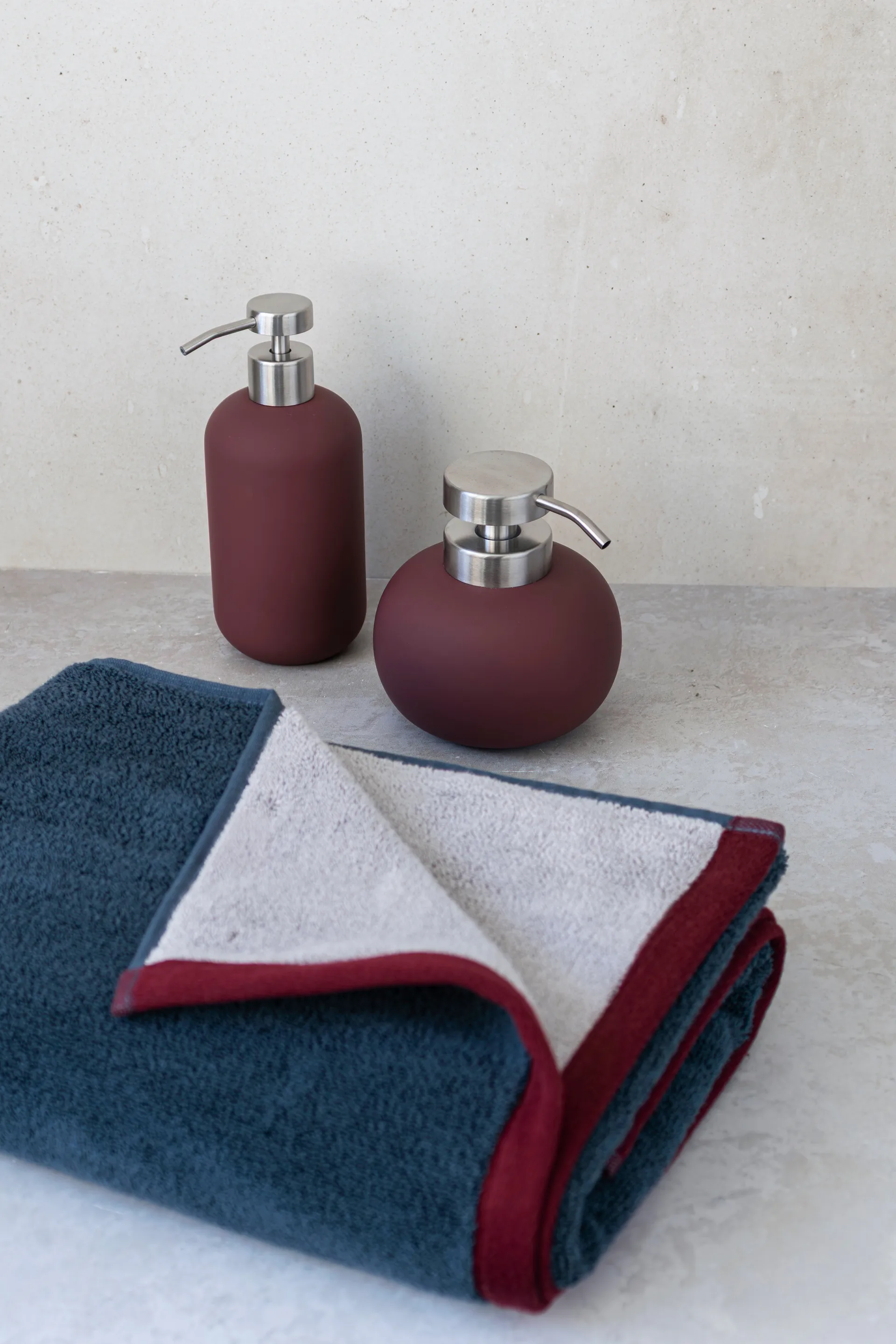 Lotus play ψηλή αντλία υγρού σαπουνιού, περιλαμβάνει 2 κεφαλές αντλίας, Κρασί Mette Ditmer