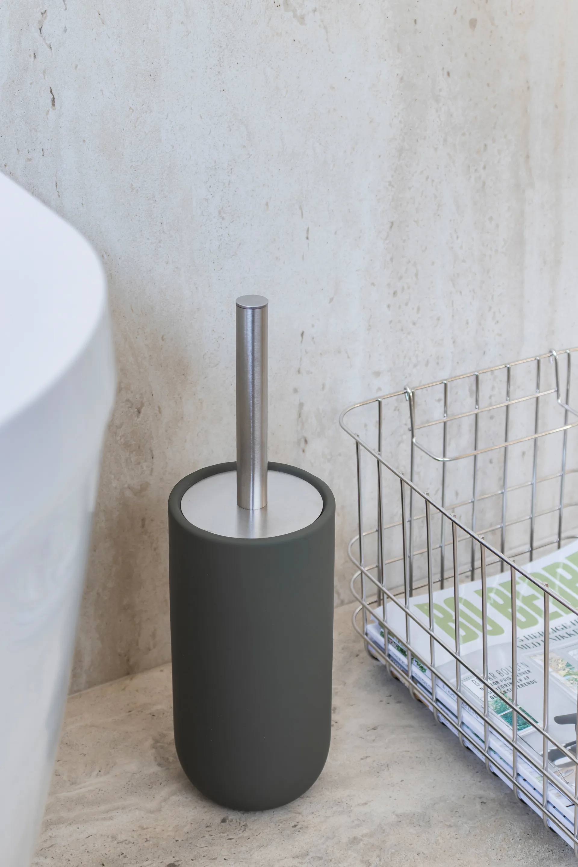 Lotus play βούρτσα τουαλέτας, συμπ. 2 κεφαλές βούρτσας τουαλέτας, Σκούρο ελιάς Mette Ditmer