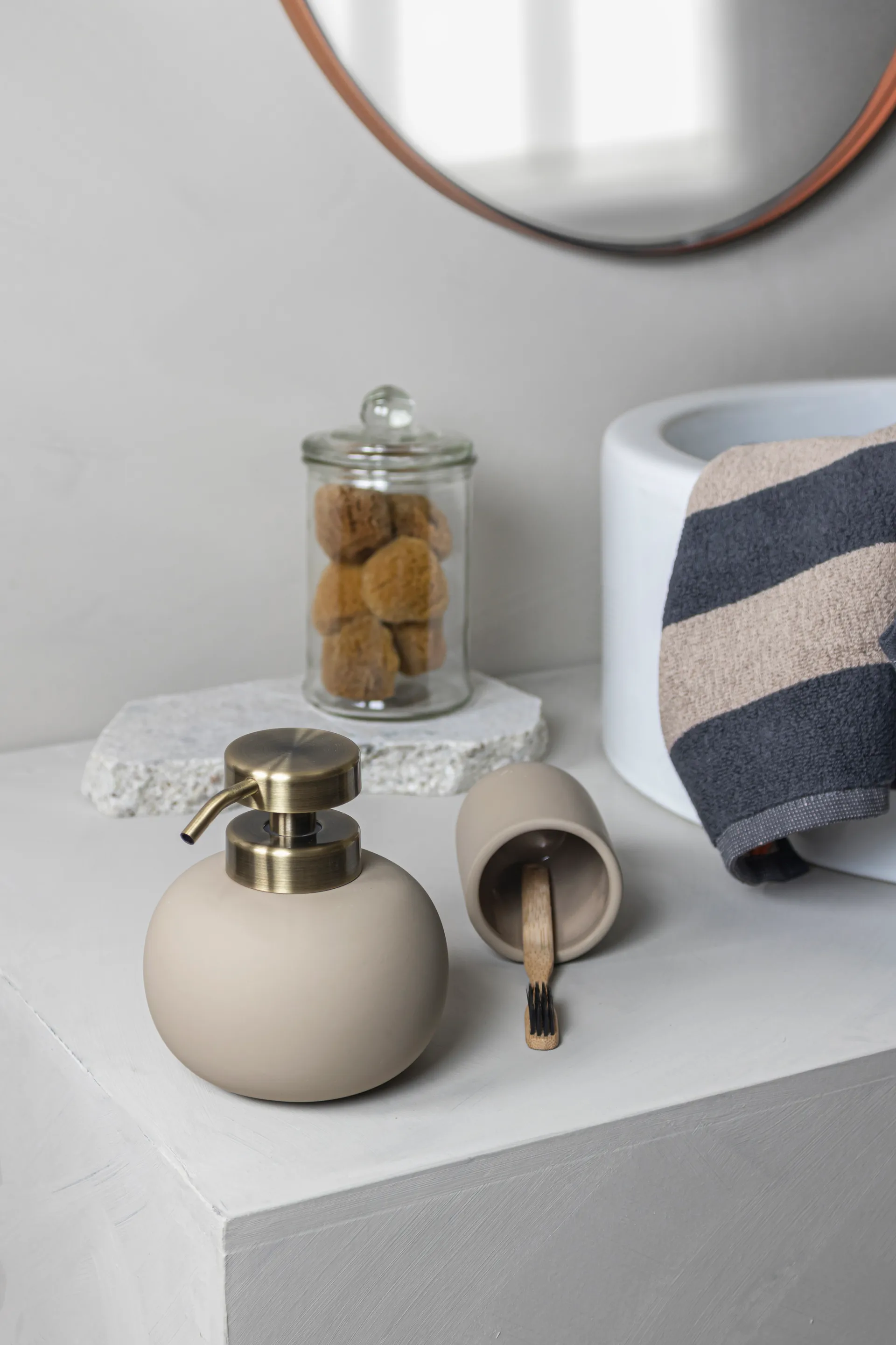 Lotus διανεμητής σαπουνιού, άμμος (υπόλευκο) Mette Ditmer