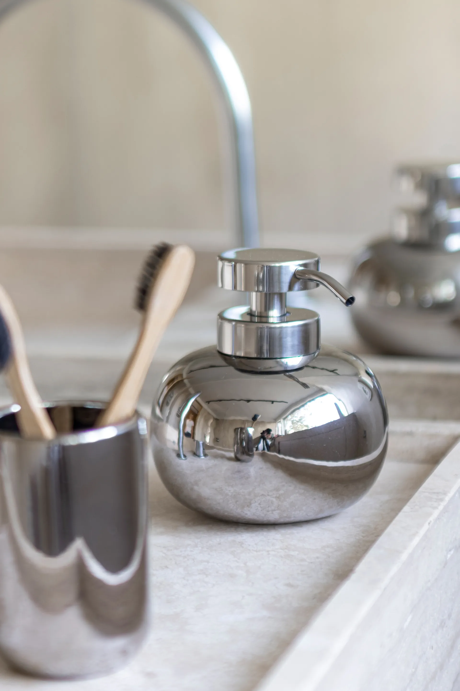 Lotus χαμηλή αντλία σαπουνιού, Χρώμιο Mette Ditmer