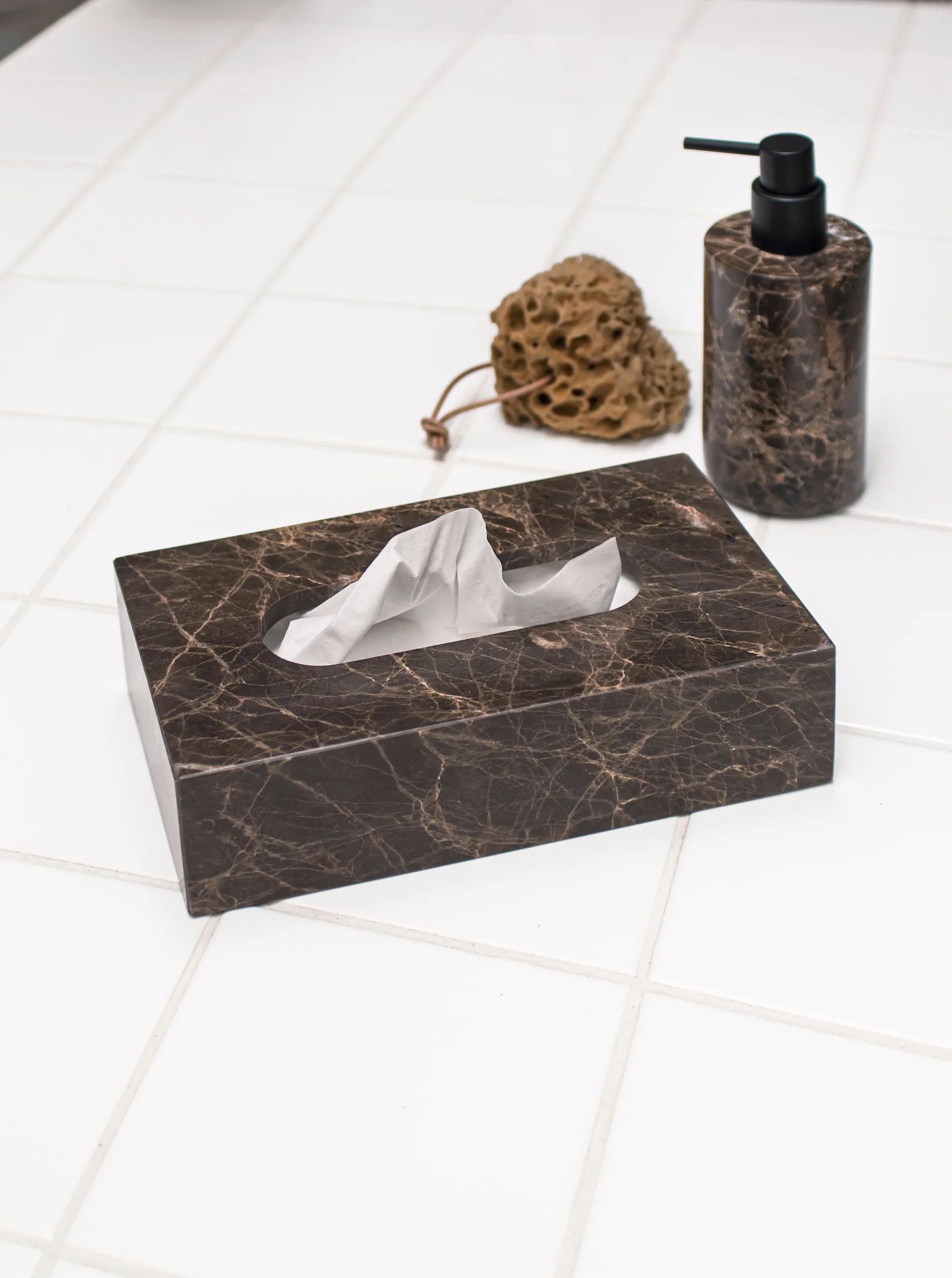 Marble κουτί για χαρτομάντηλα 14 x 25,5 εκ., Καφέ Mette Ditmer