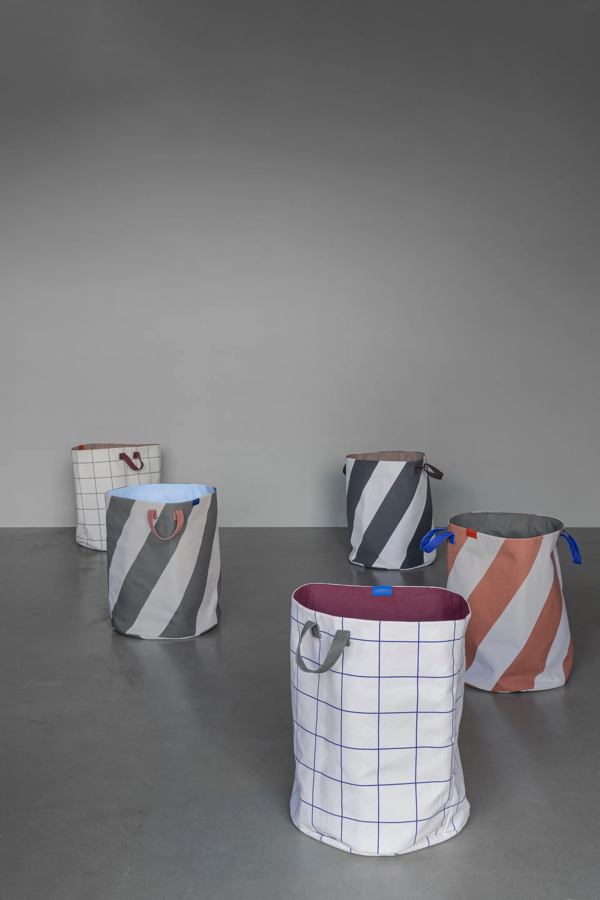 Mesh καλάθι πλυντηρίου Ø40x50 cm, Καφέ-Off-white Mette Ditmer