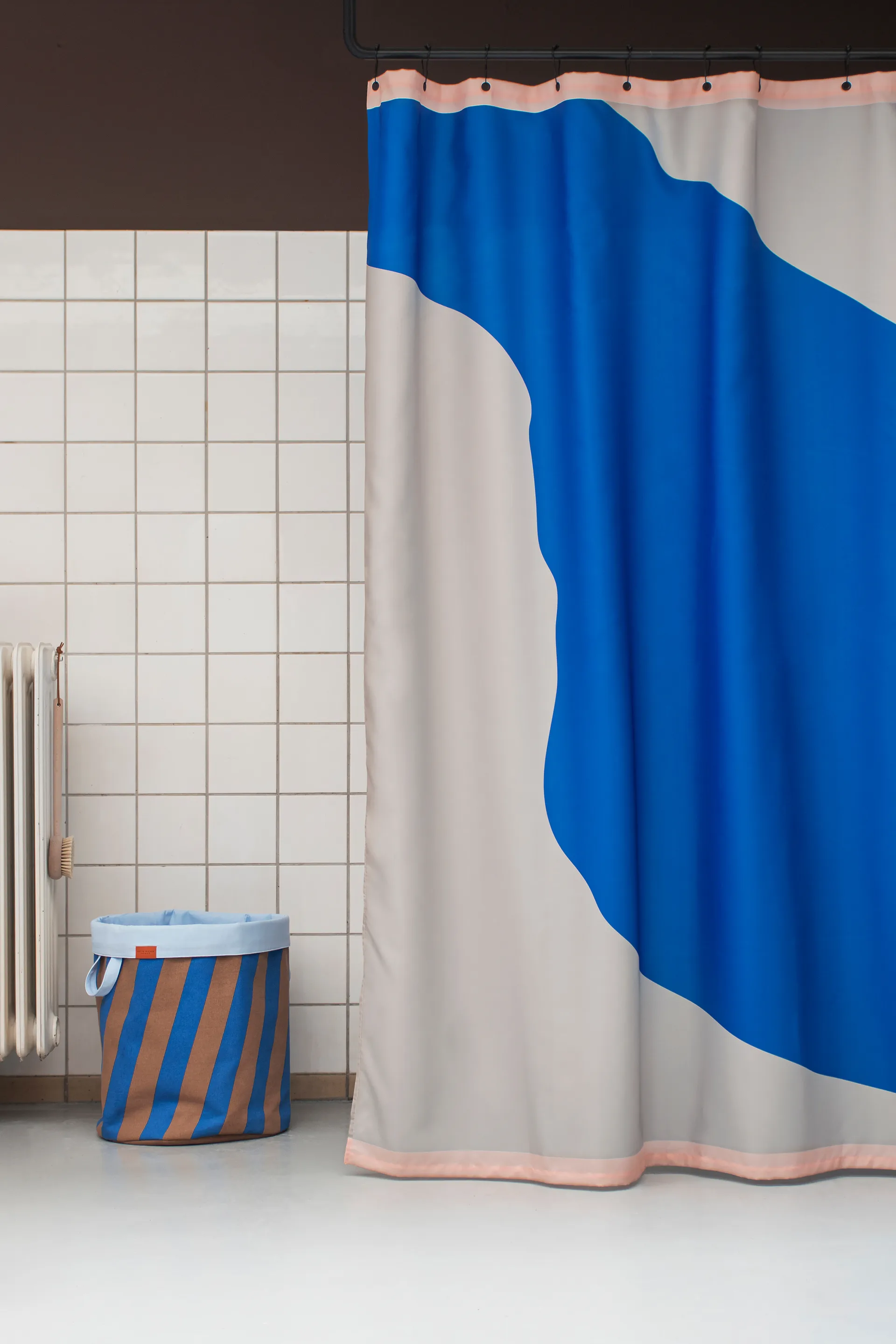 Κουρτίνα μπάνιου Nova Arte 150 x 200 εκ., Ανοιχτό γκρι-κοβάλτιο Mette Ditmer