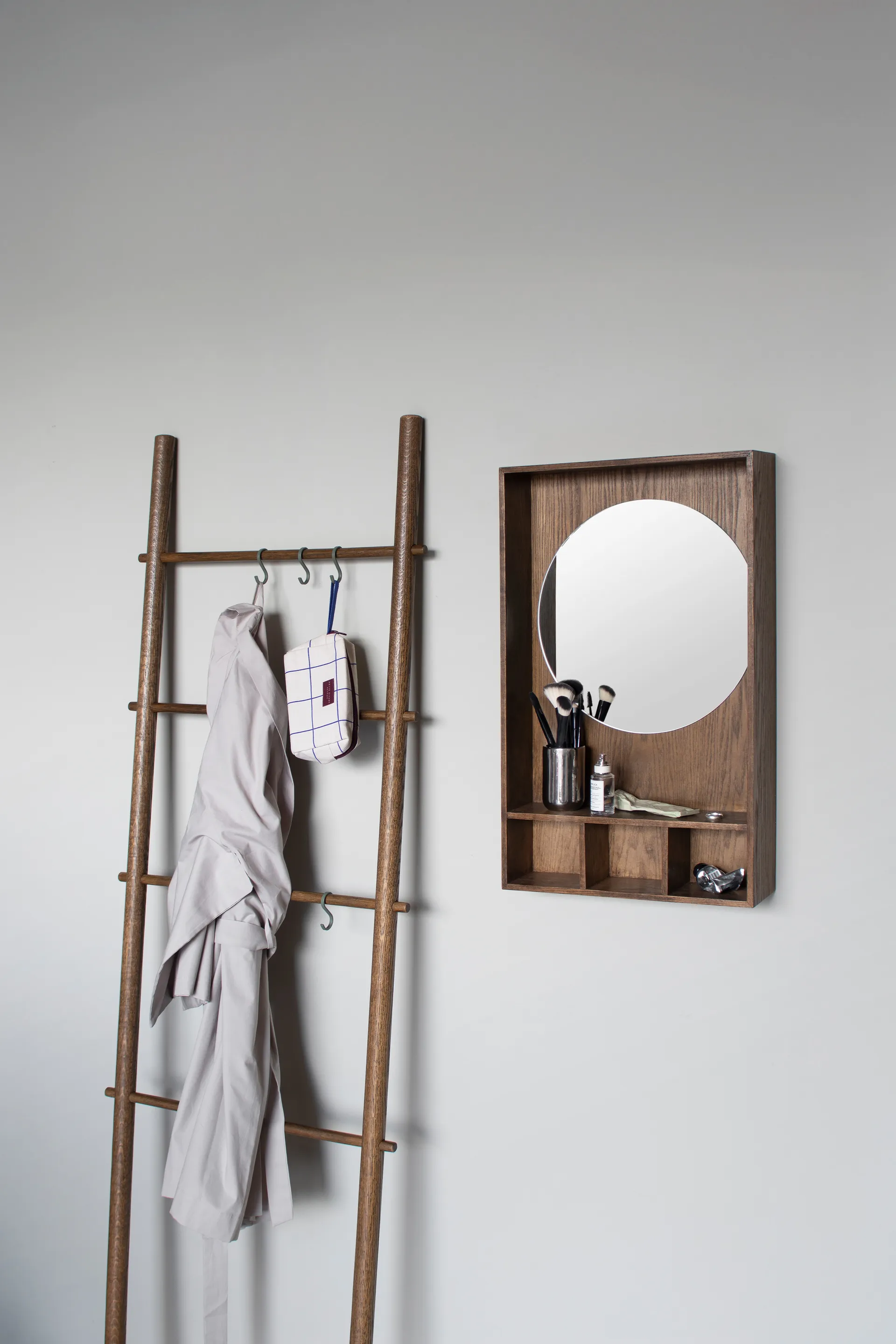 Show-me καθρέφτης με ράφι small, Dark oiled Mette Ditmer