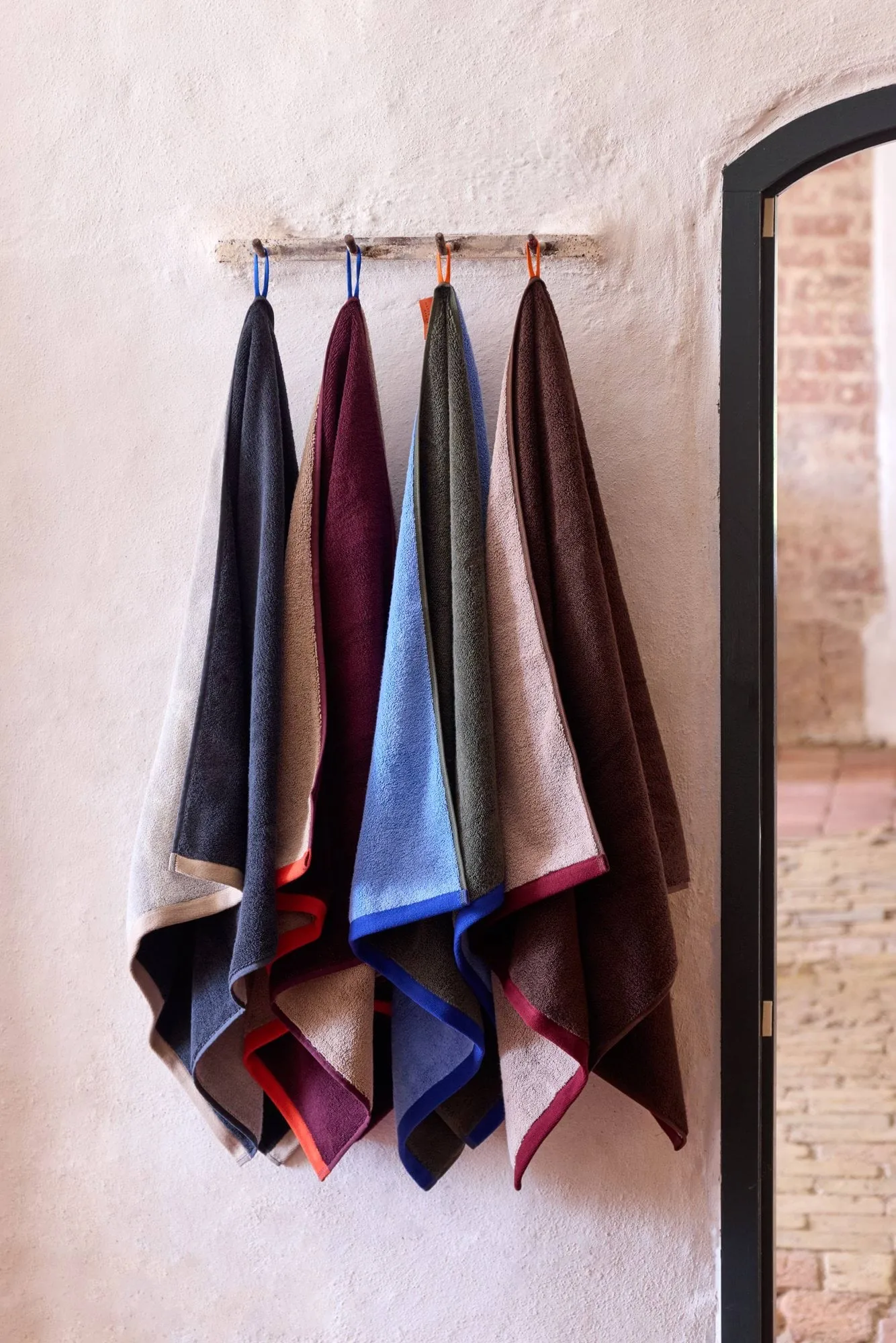Soft πετσέτα μπάνιου 70x133 cm, Gray-Red (γκρι-κόκκινο), 70x133 εκ. Mette Ditmer