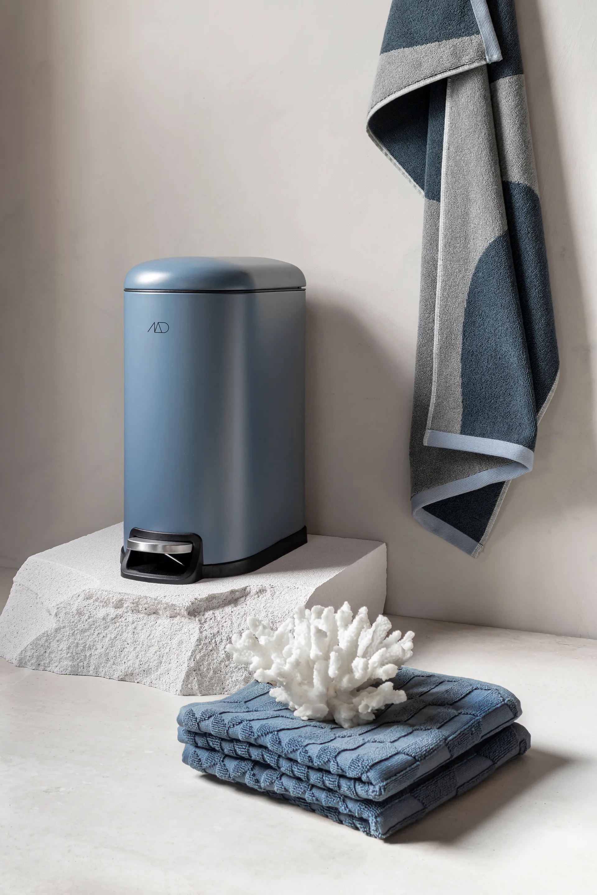 Walther κάδος με πεντάλ, Μπλε της πέτρας Mette Ditmer