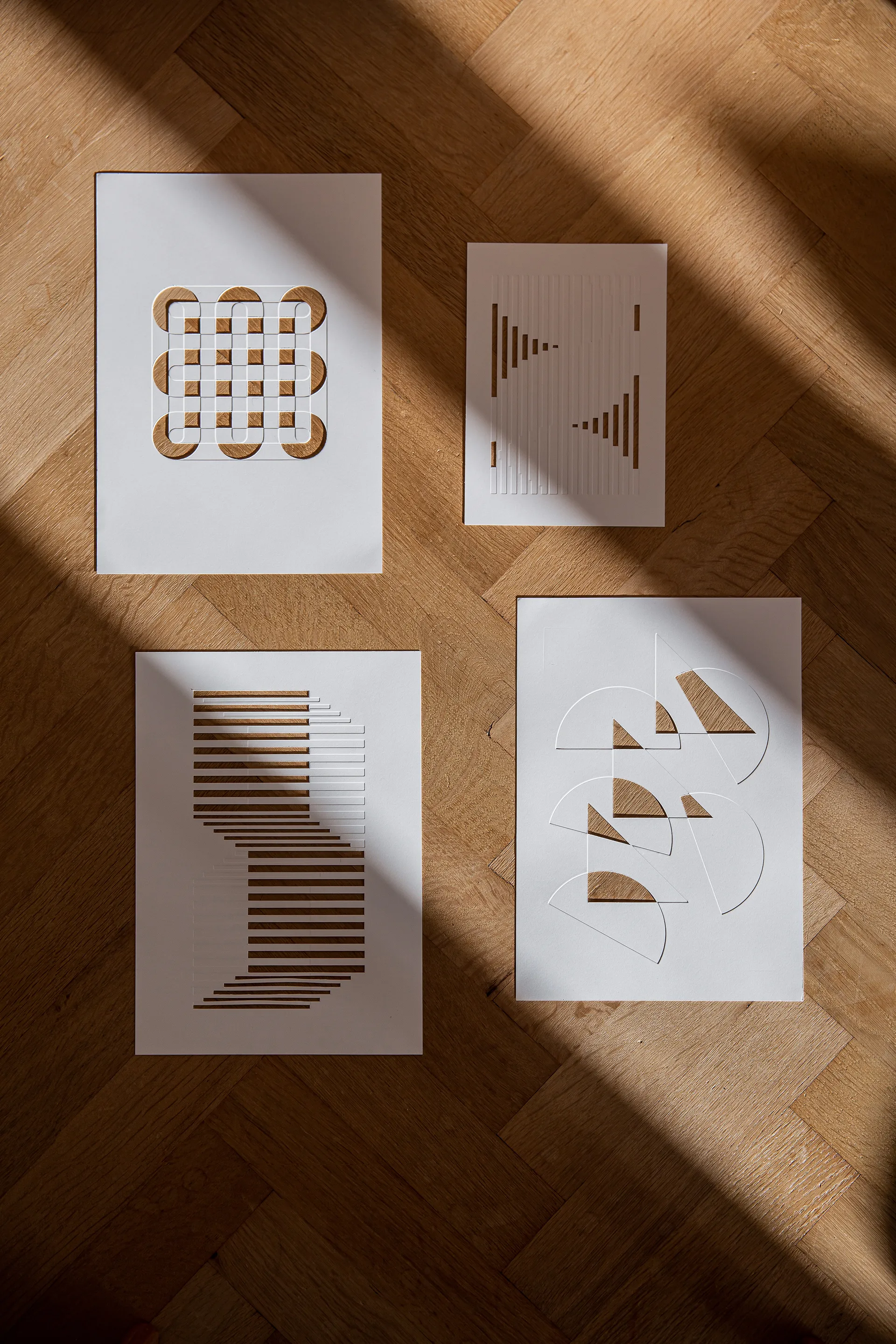 Ανάγλυφο έργο τέχνης με κύκλους και τετράγωνα 21x29,7 εκ, Υπόλευκο MOEBE