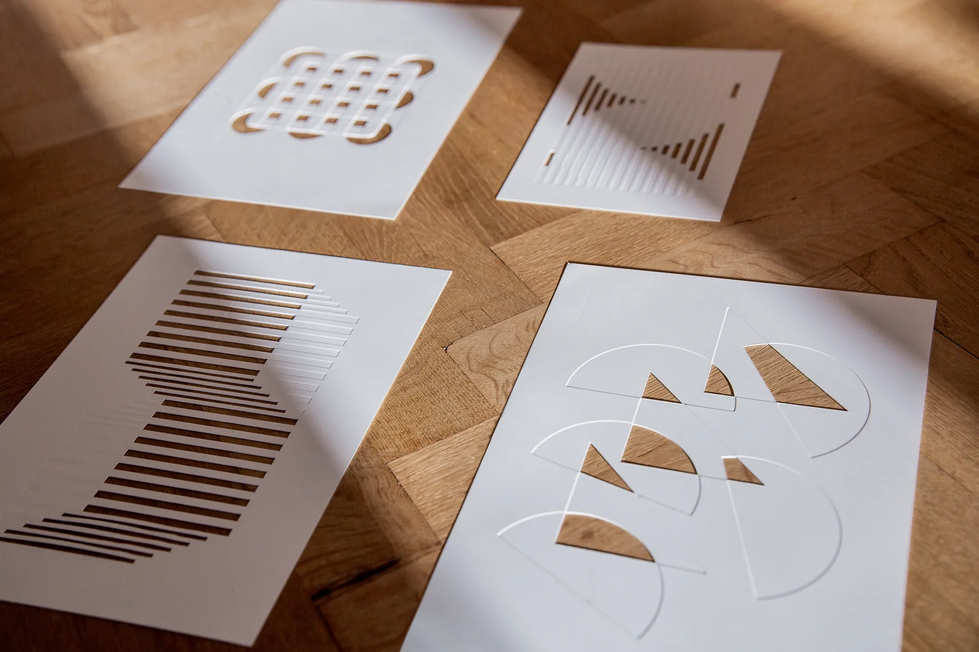 Ανάγλυφο έργο τέχνης με μετατοπισμένες γραμμές 21x29,7 εκ, Υπόλευκο MOEBE