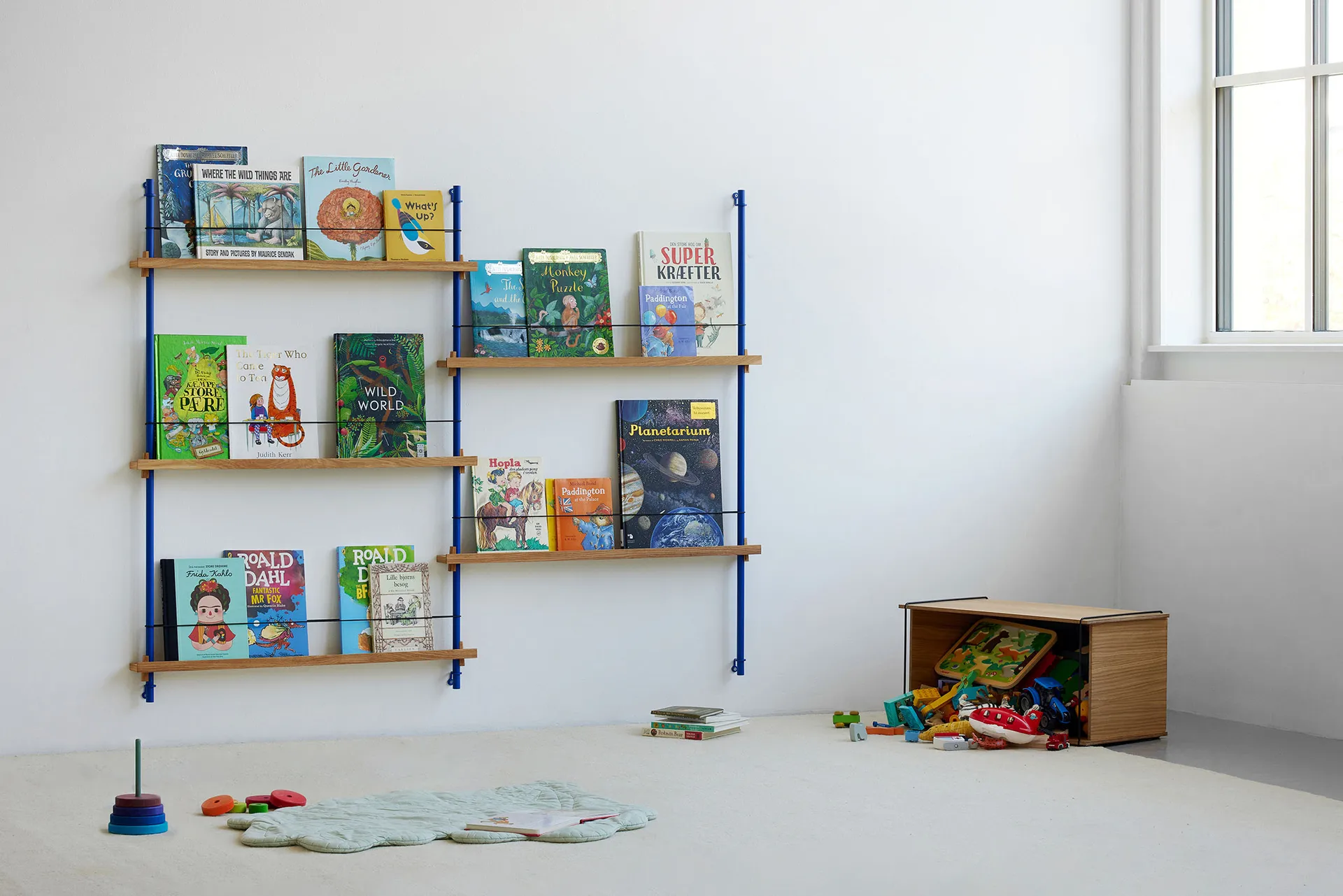 Magazine Shelving επιτοίχια θήκη περιοδικών, Δρυς-warm grey, 85x180x7 εκ., MS.180.1 MOEBE