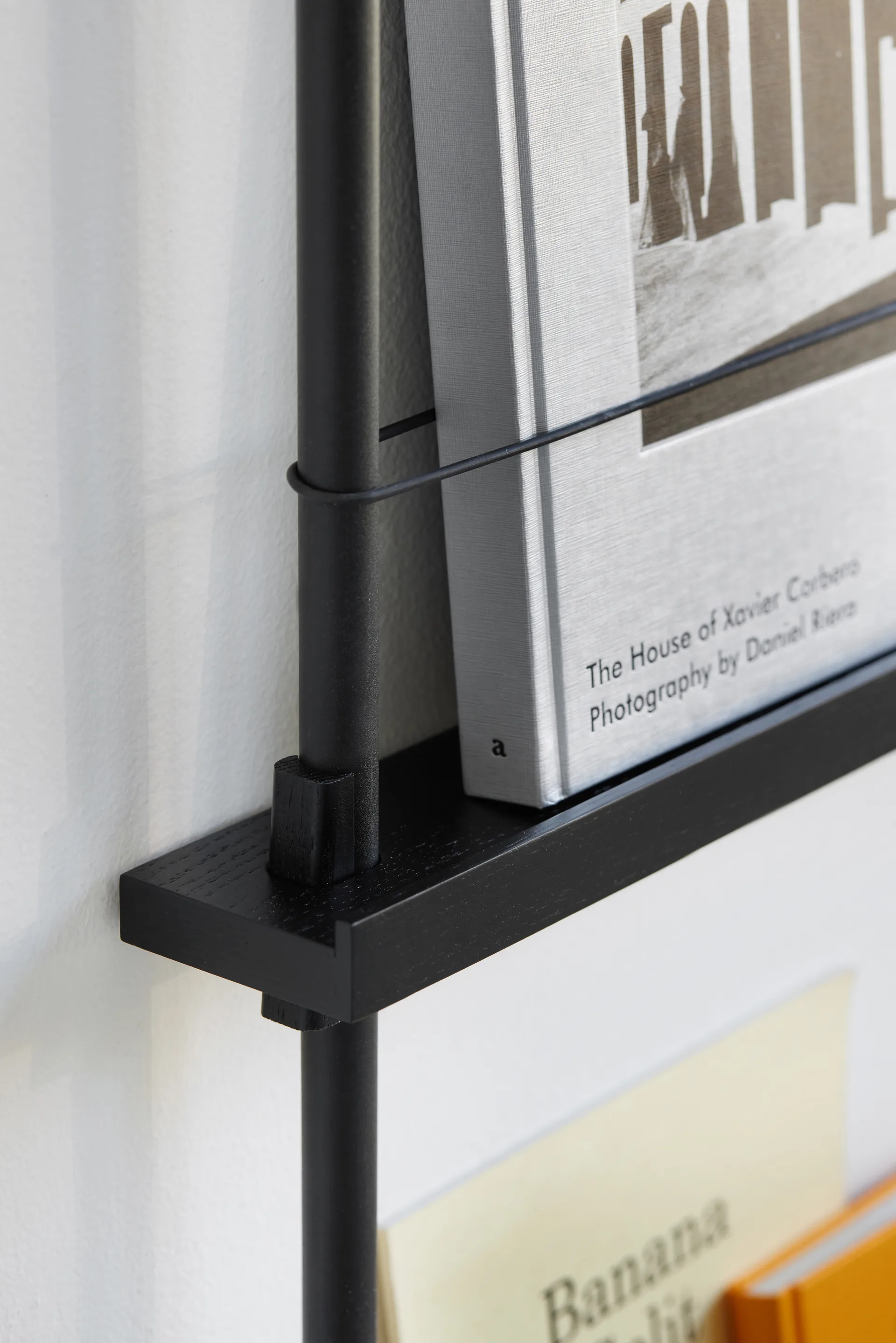 Moebe σταντ περιοδικών, Black-black MOEBE