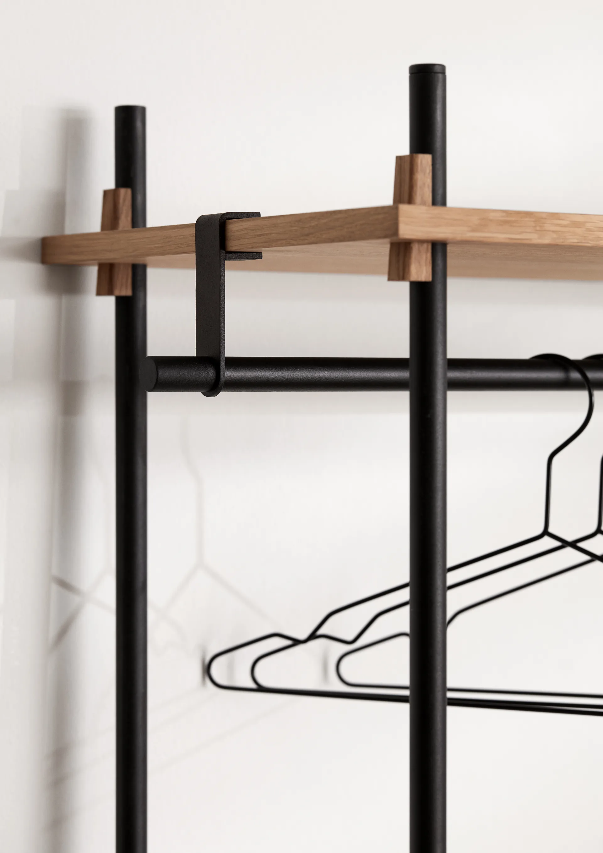 Σύστημα ραφιών, Moebe, s.200.1.F, Δρυς-μαύρο MOEBE