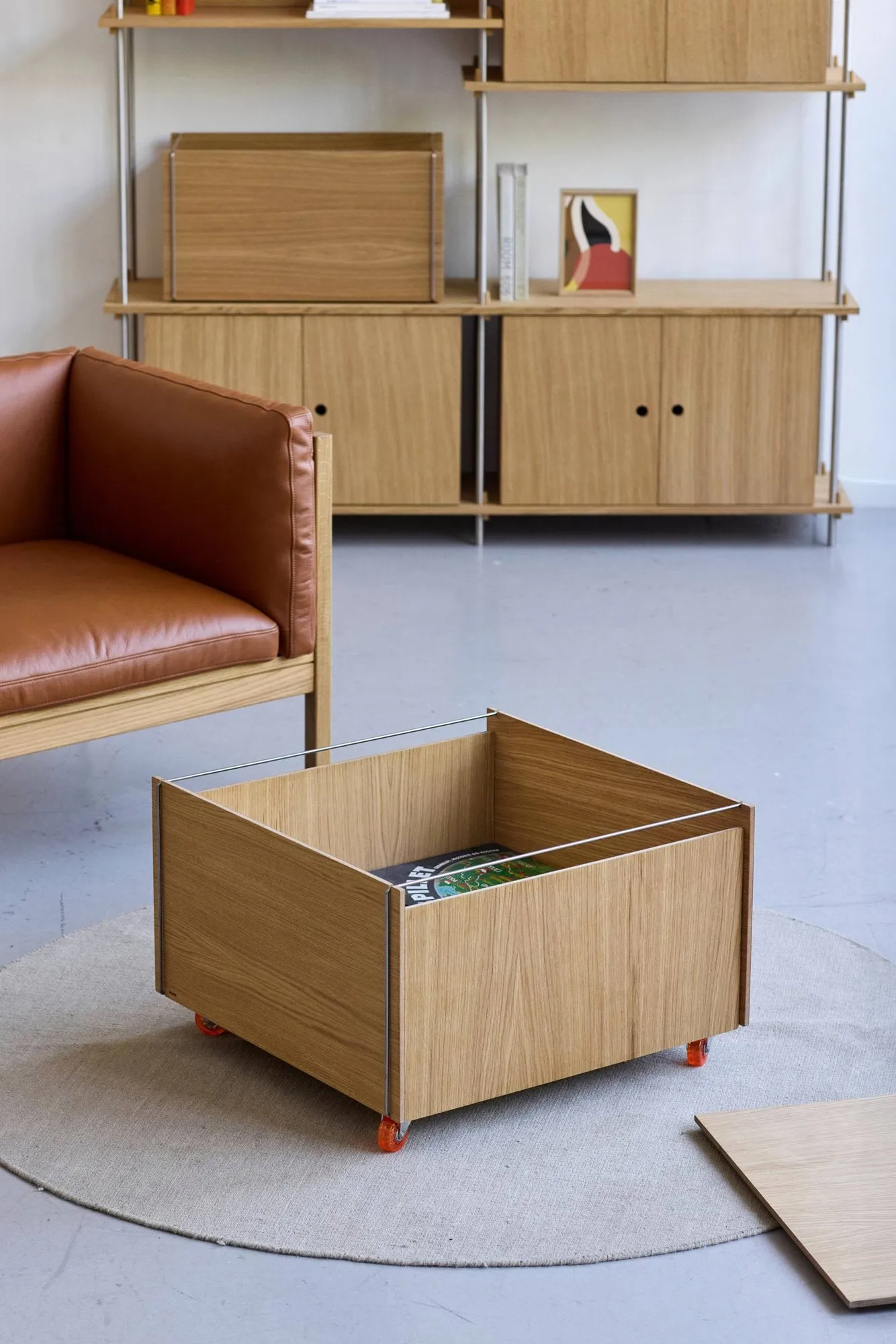 Moebe Storage Chest τραπεζάκι σαλονιού με αποθηκευτικό χώρο, Λαδωμένη δρυς-Μαύρο, 60x61x38.2 cm MOEBE
