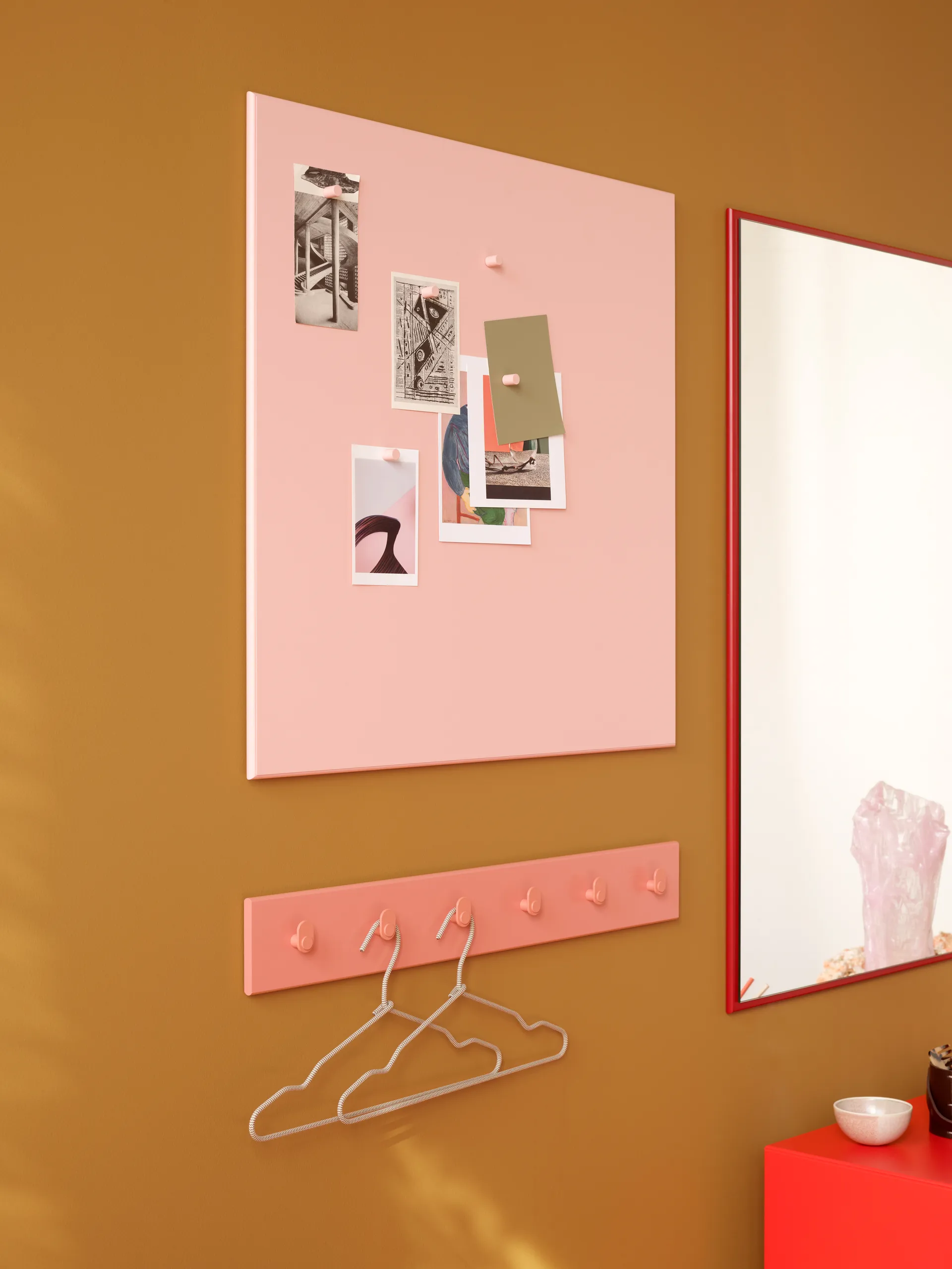 Πίνακας ανακοινώσεων Montana 69,6x69,6 cm, Ruby Montana