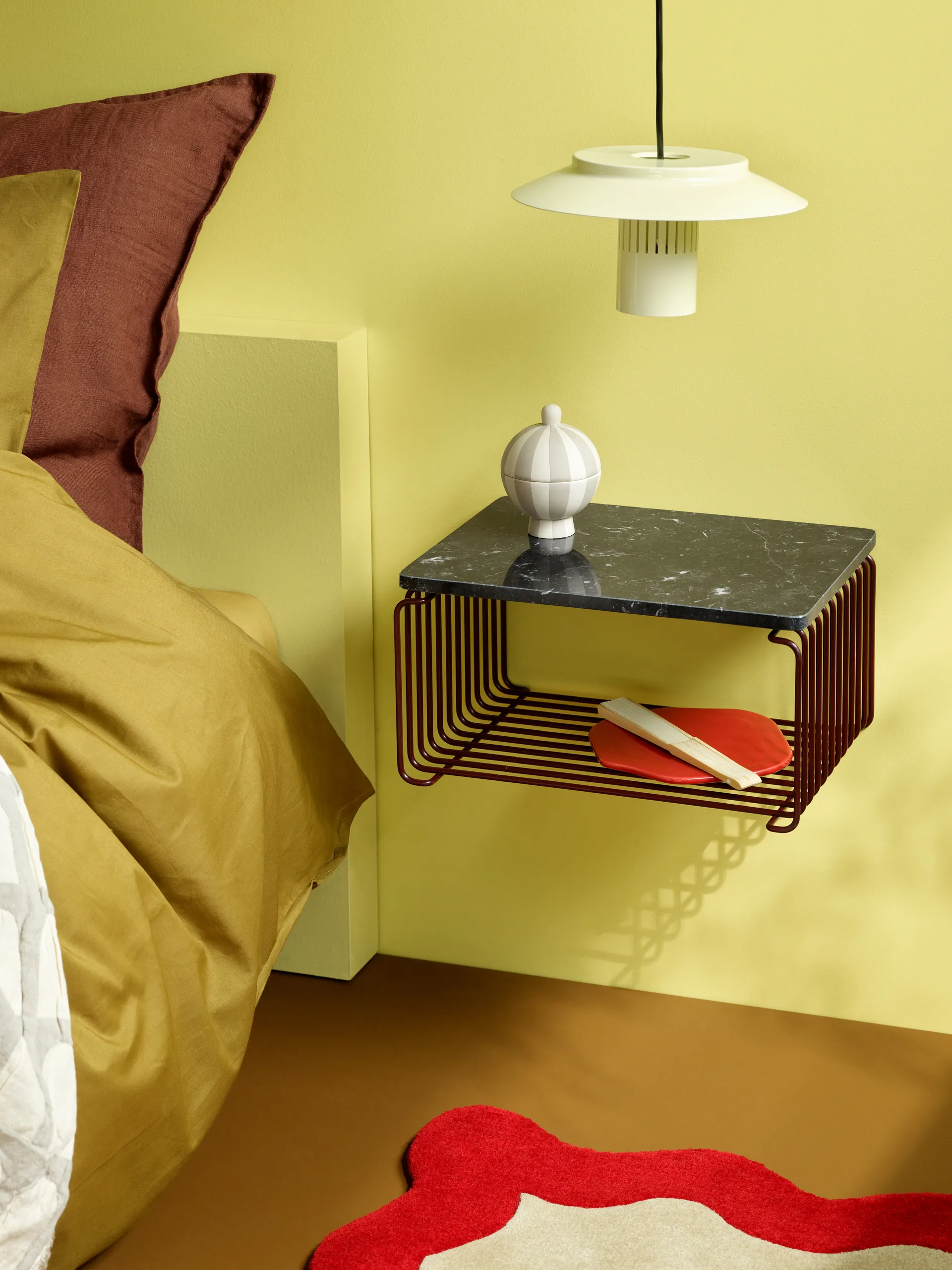 Panton Wire Half Height ράφι 34,8x17,2x25,7 εκ., Black red Montana