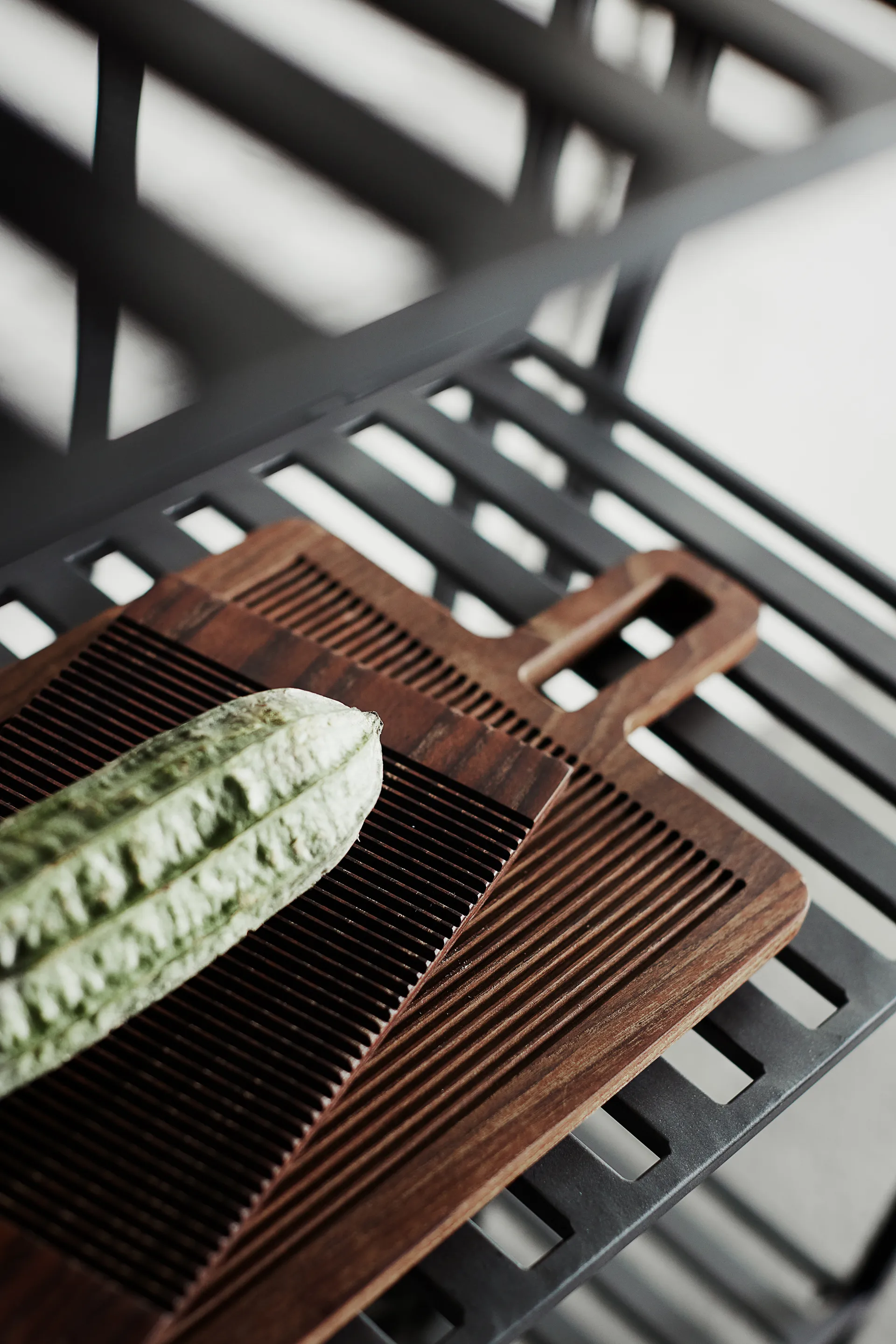 Manhattan High ράφι τοίχου 65,5x33x111 cm, Black MUUBS