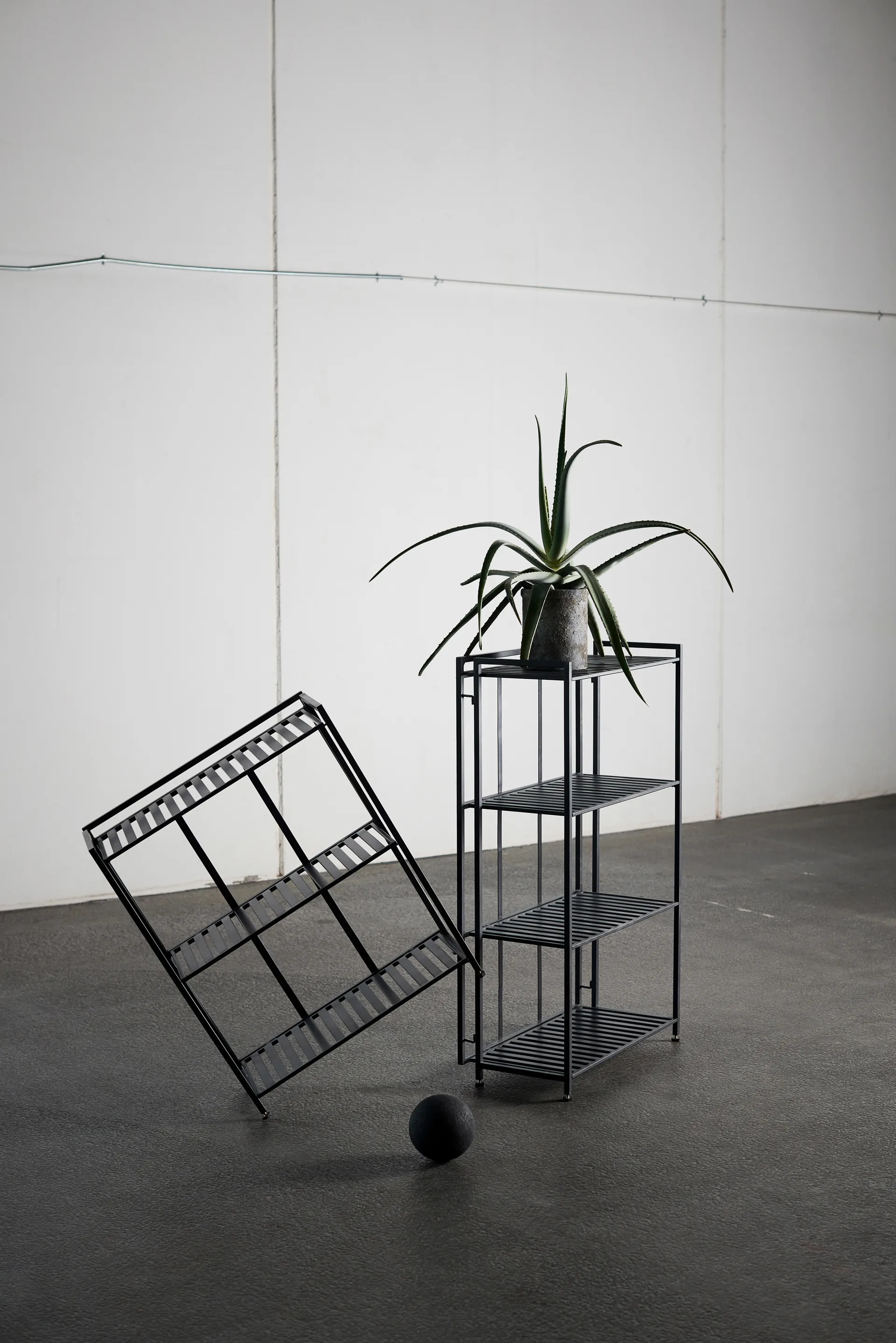 Manhattan Low ράφι τοίχου 65,5x33x79,5 cm, Black MUUBS