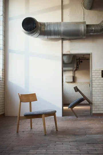 Tetra lounge chair - Ύφασμα σε απόχρωση σκυροδέματος-φυσικά λαδωμένη δρυς - MUUBS