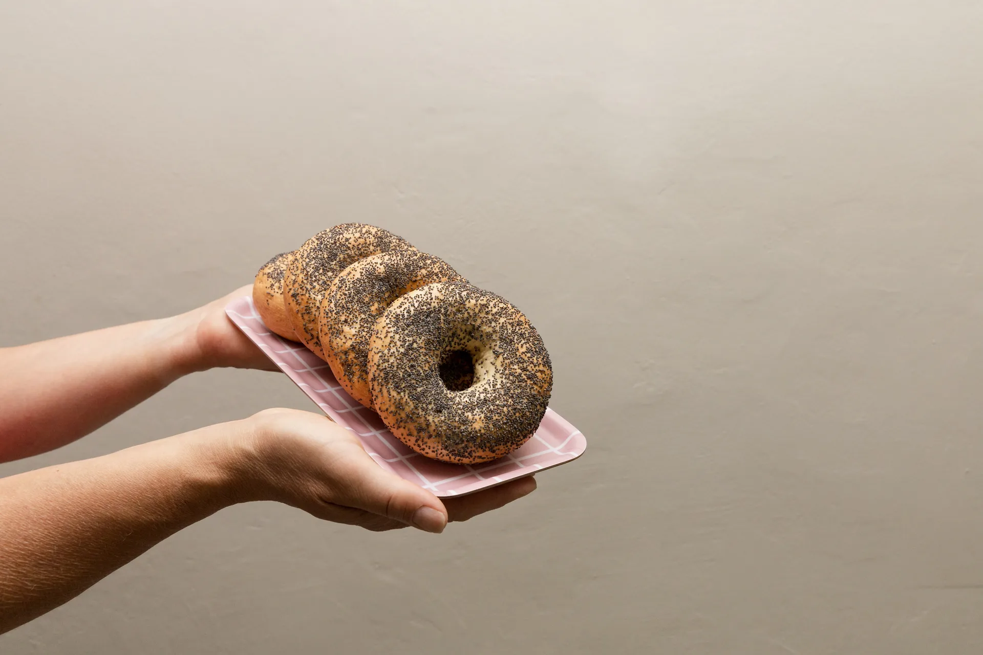 Checks & Stripes δίσκος 13x27 εκ., Ροζ-λευκό Muurla