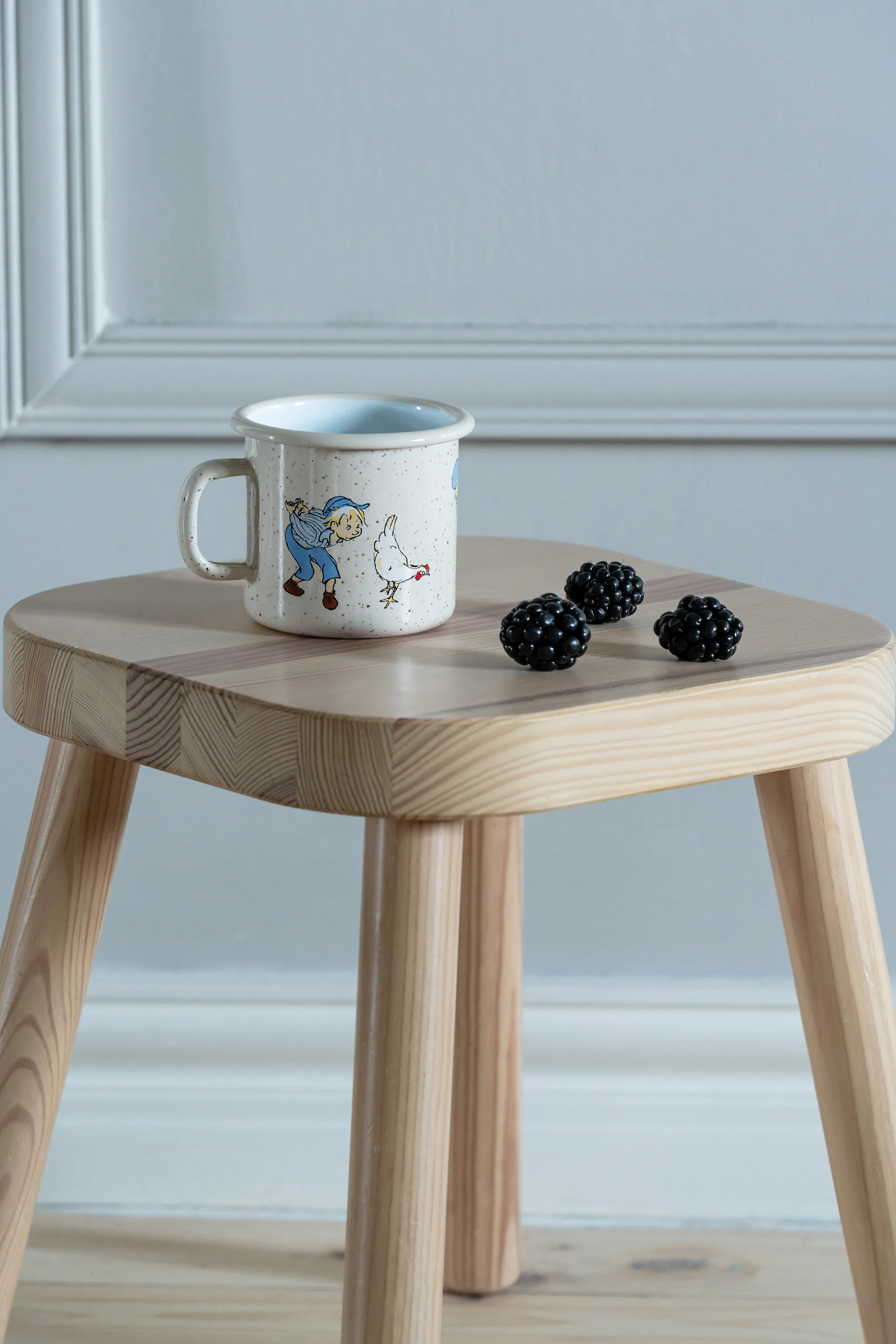 Εμαγιέ κούπα Emil i Lönneberga 2,5 dl, Cluck Cluck Muurla